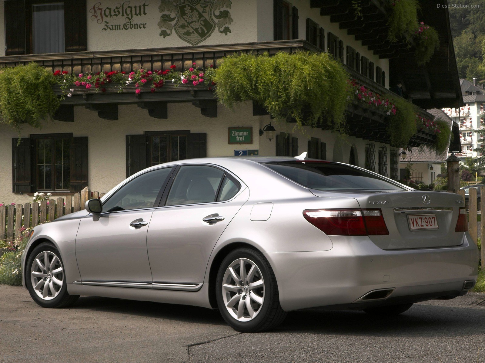 Lexus LS460