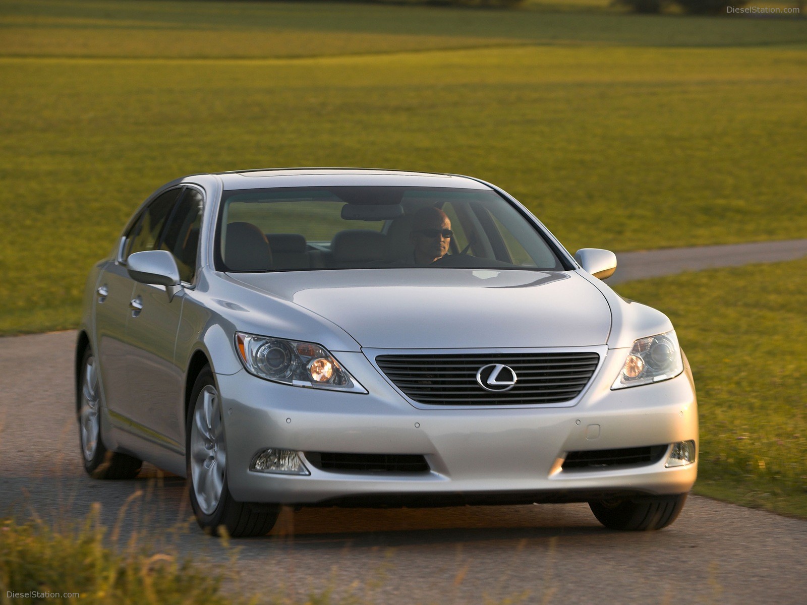 Lexus LS460