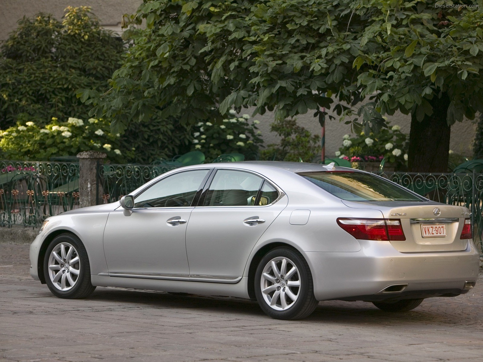 Lexus LS460