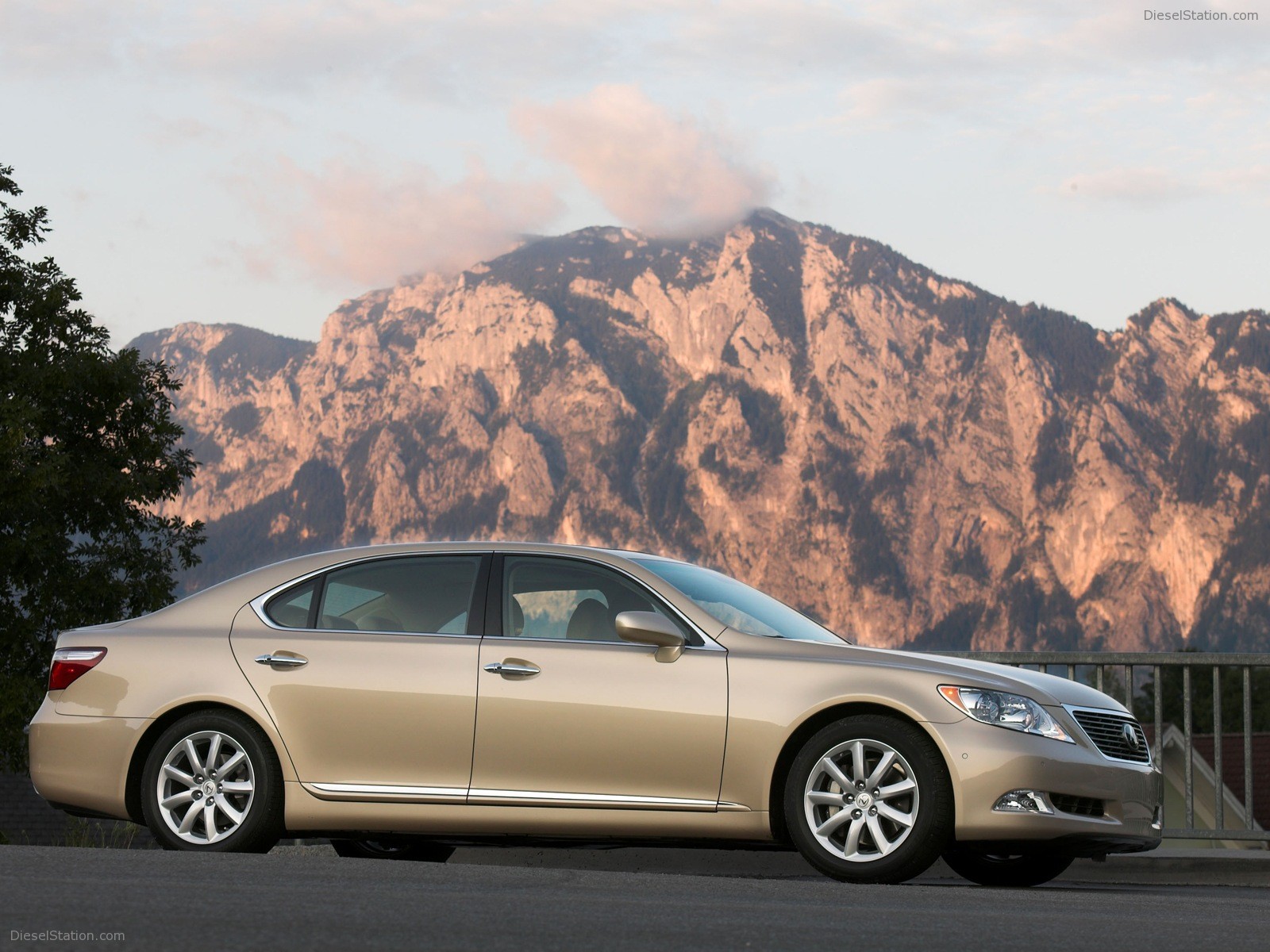Lexus LS460