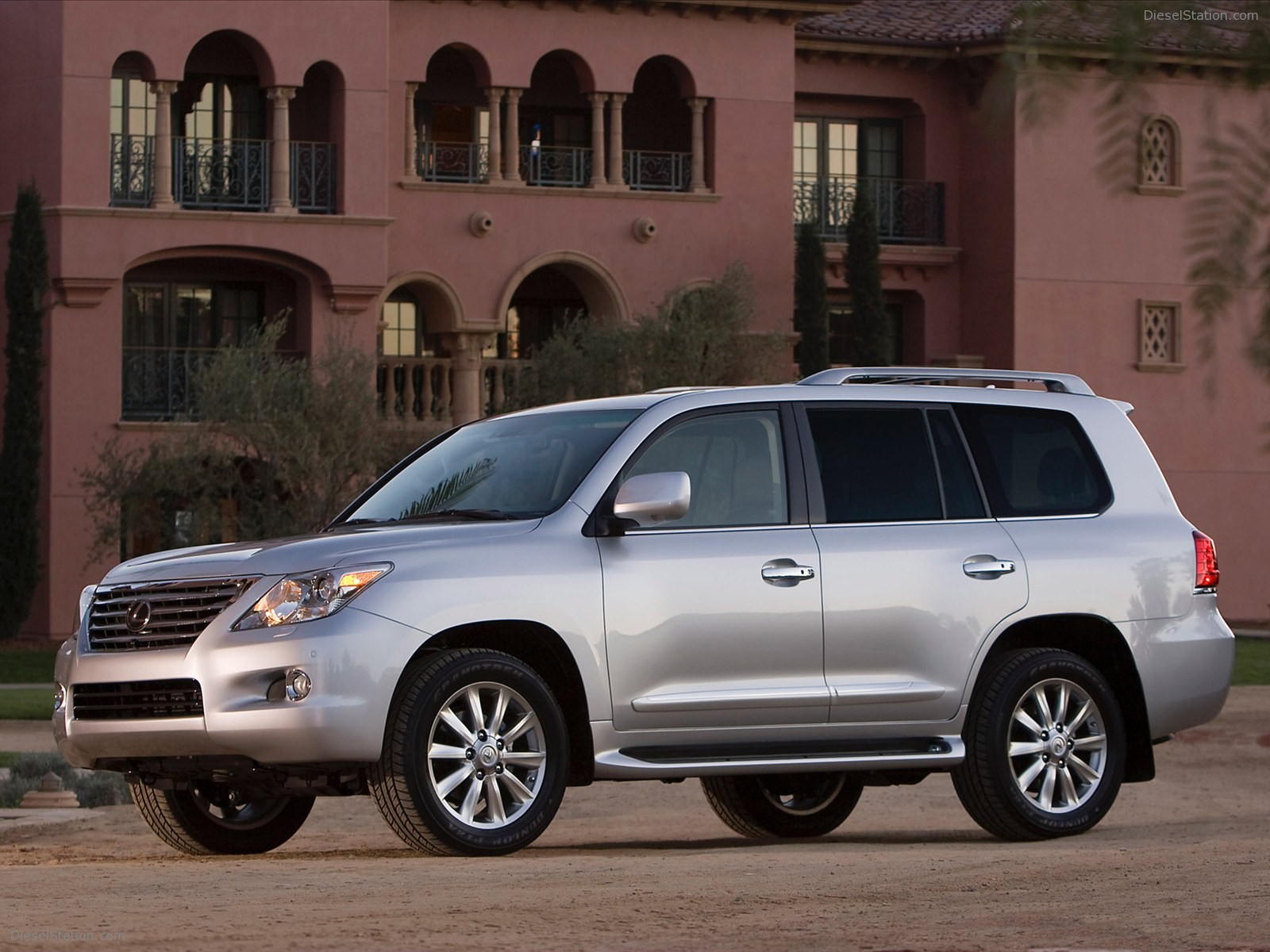 Lexus LX 570 2011
