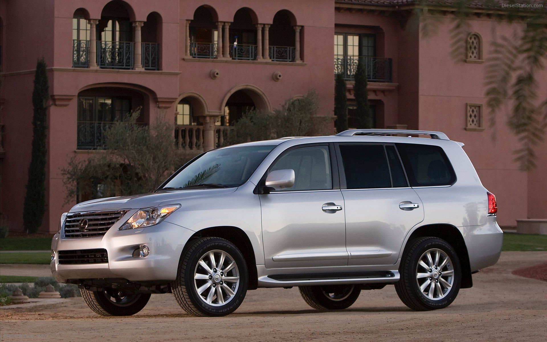 Lexus LX 570 2011