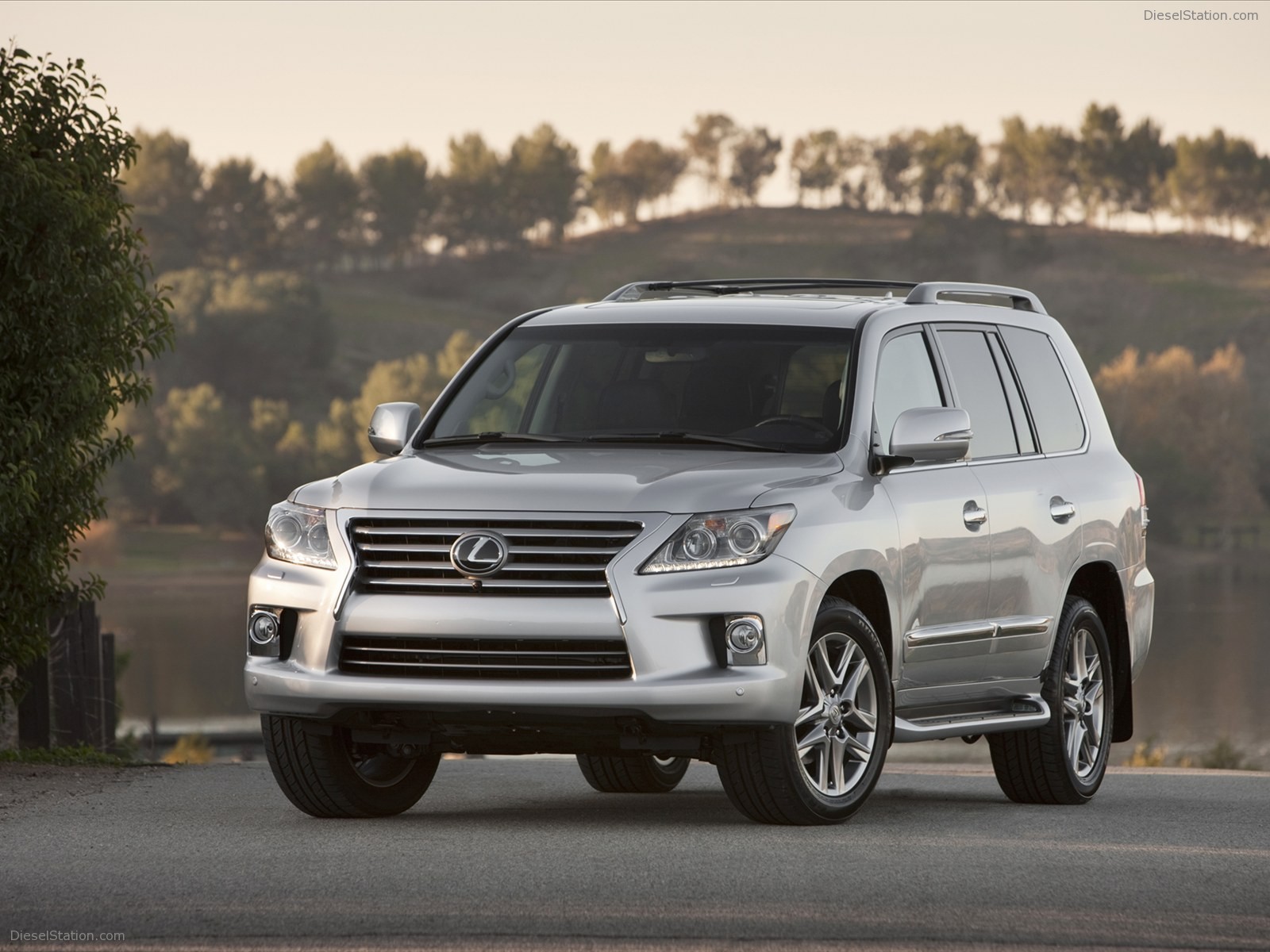 Lexus LX 570 2013