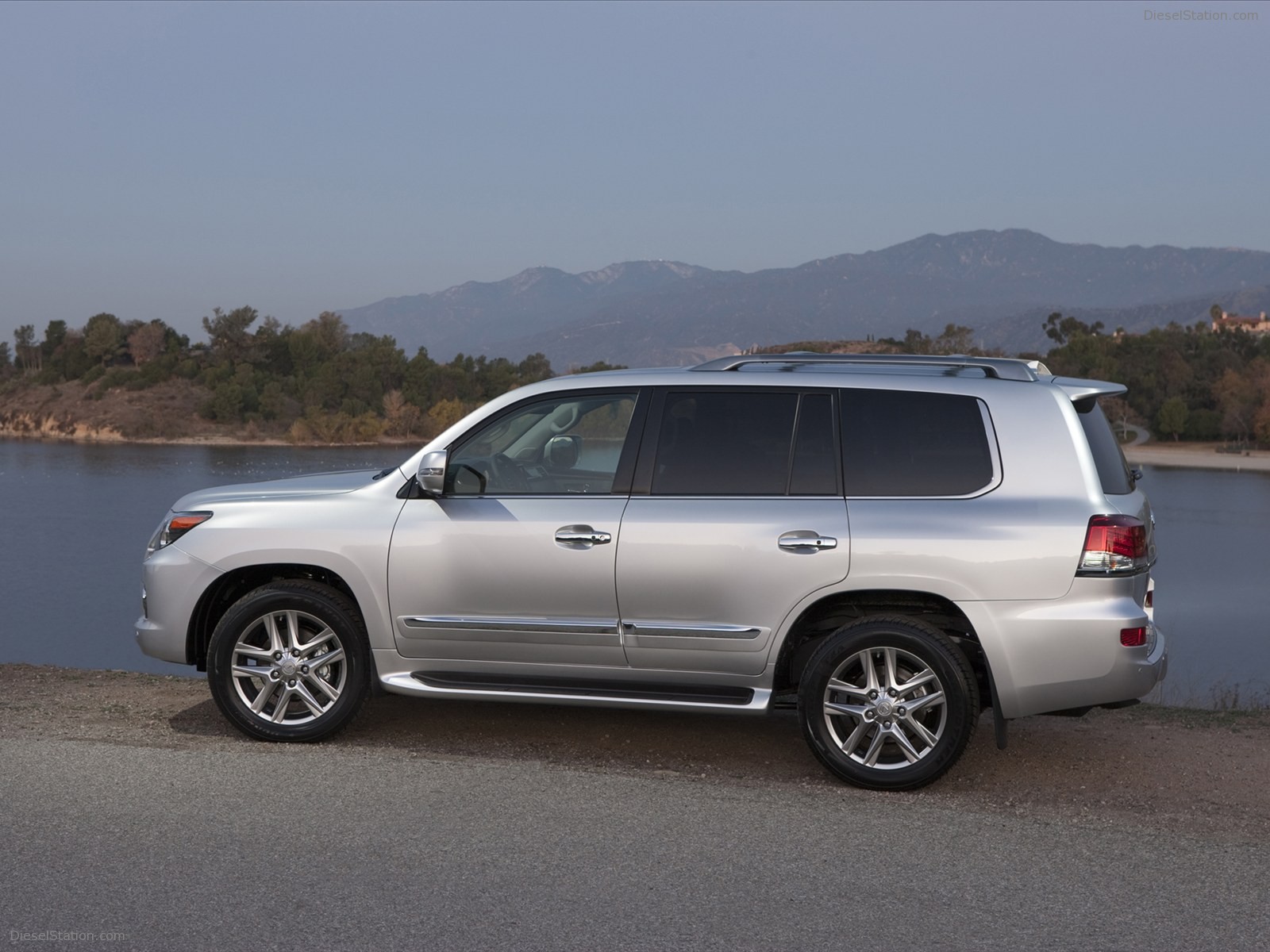 Lexus LX 570 2013