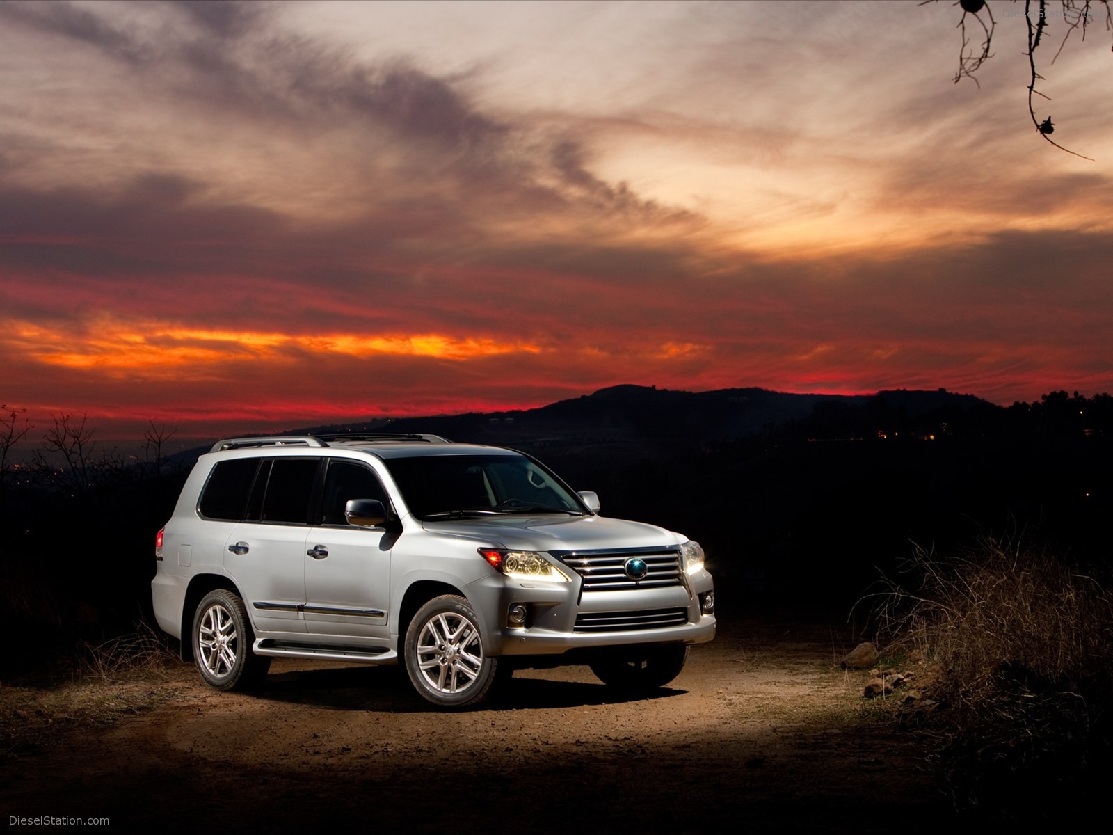 Lexus LX 570 2013