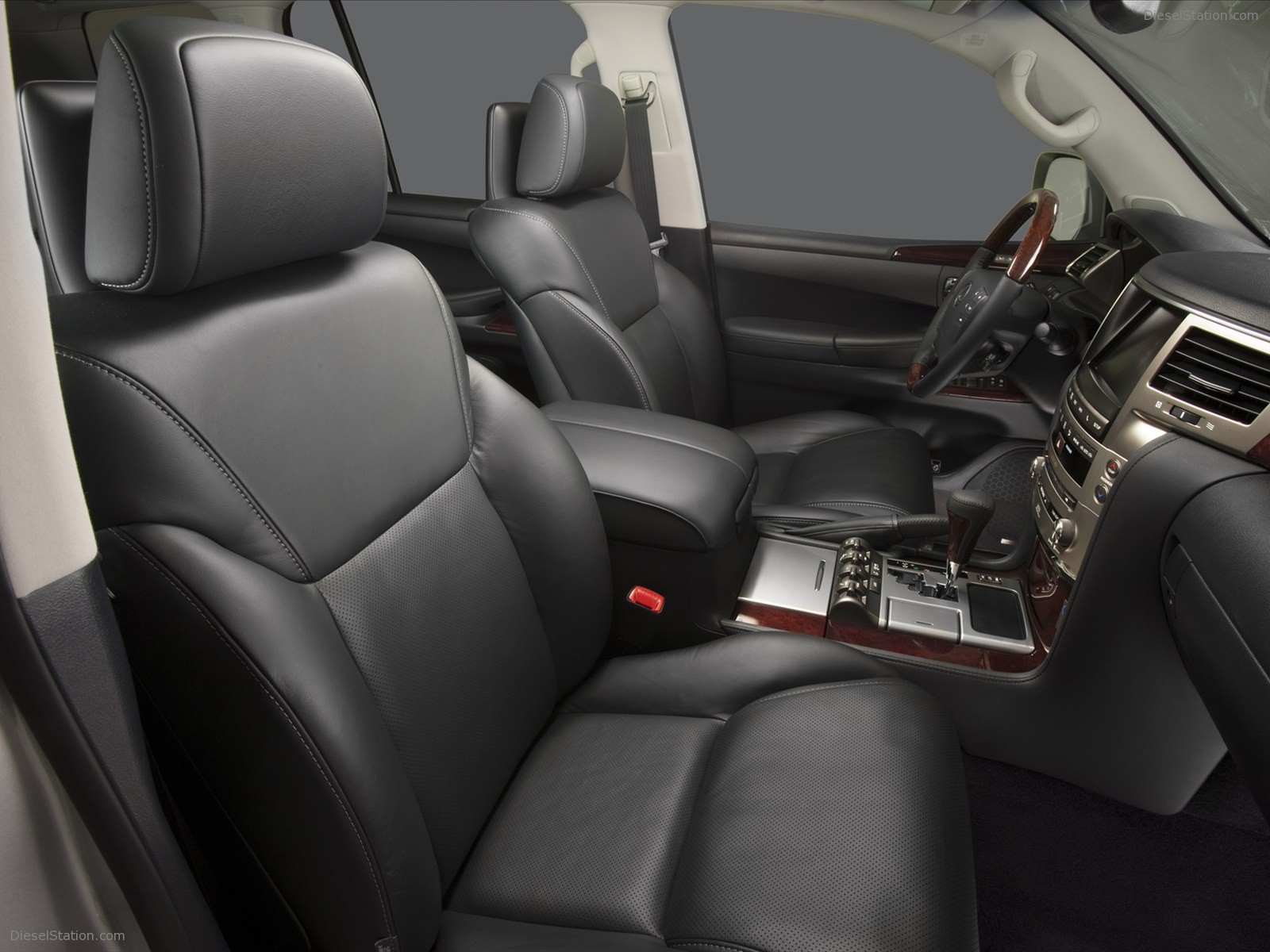 Lexus LX 570 2013