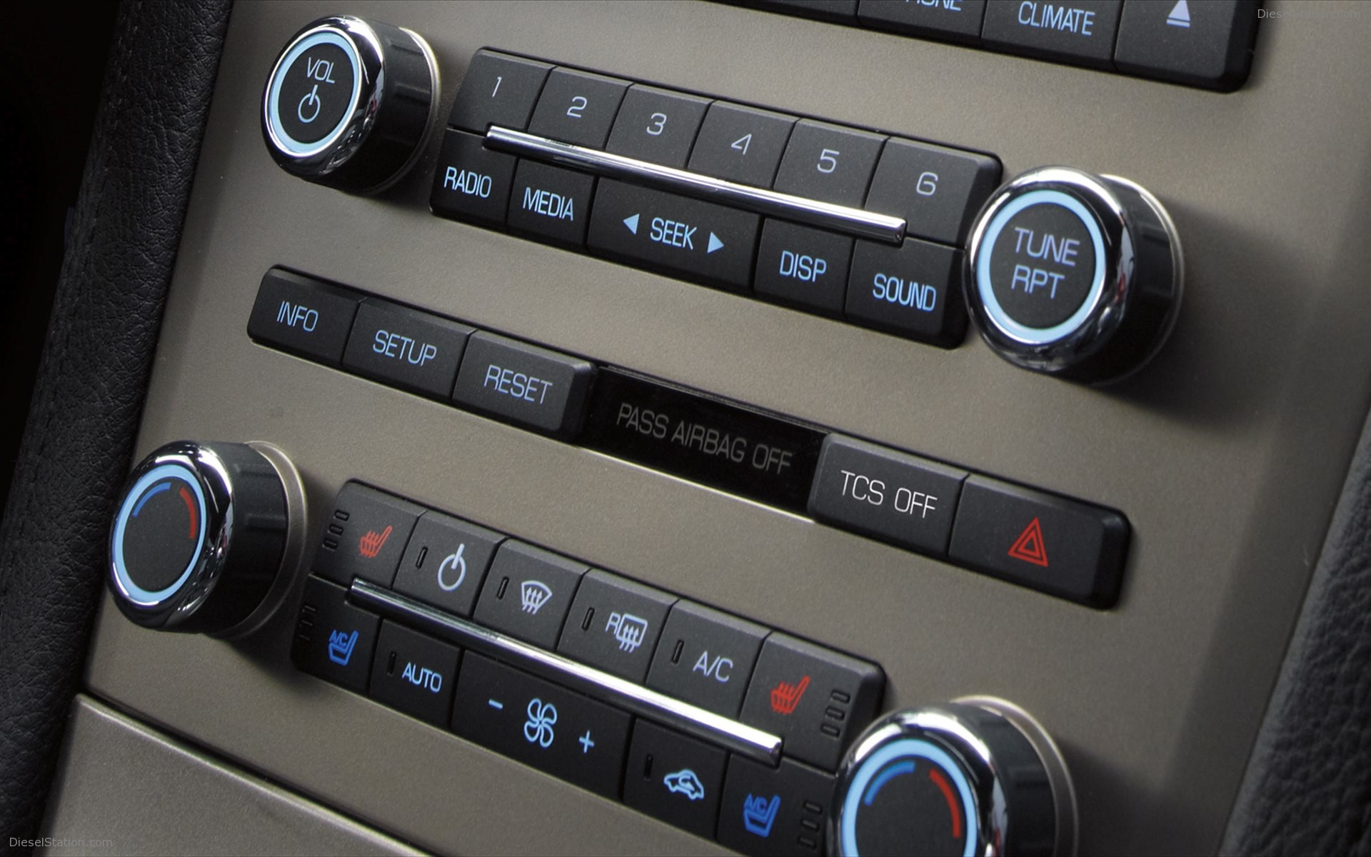 Lincoln MKT 2012