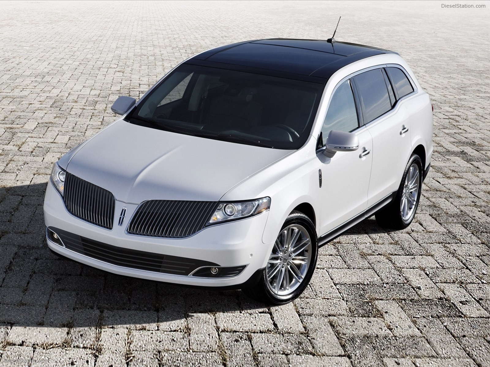 Lincoln MKT 2013