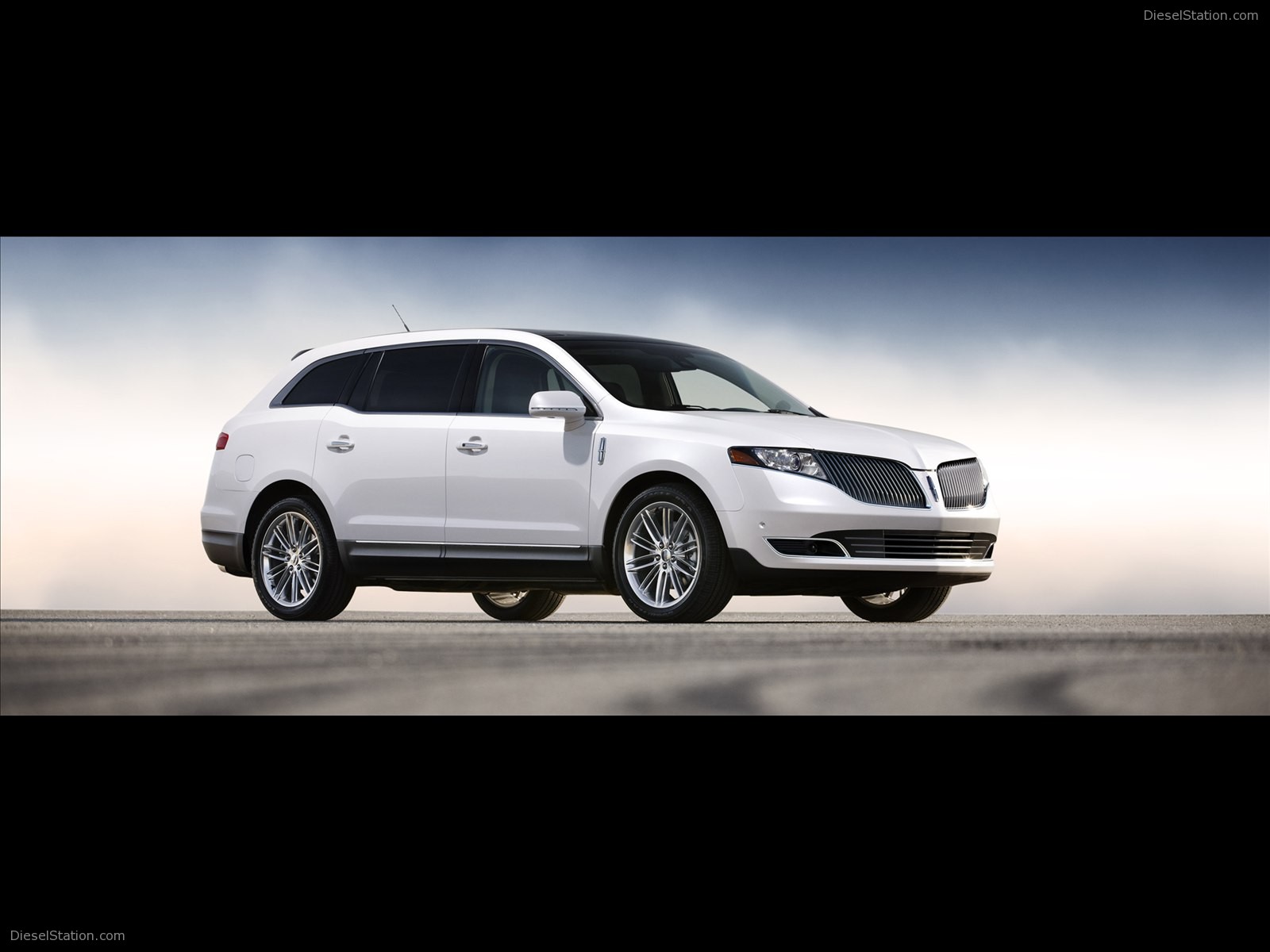 Lincoln MKT 2013