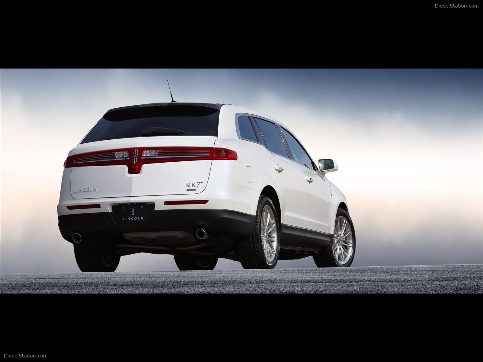 Lincoln MKT 2013