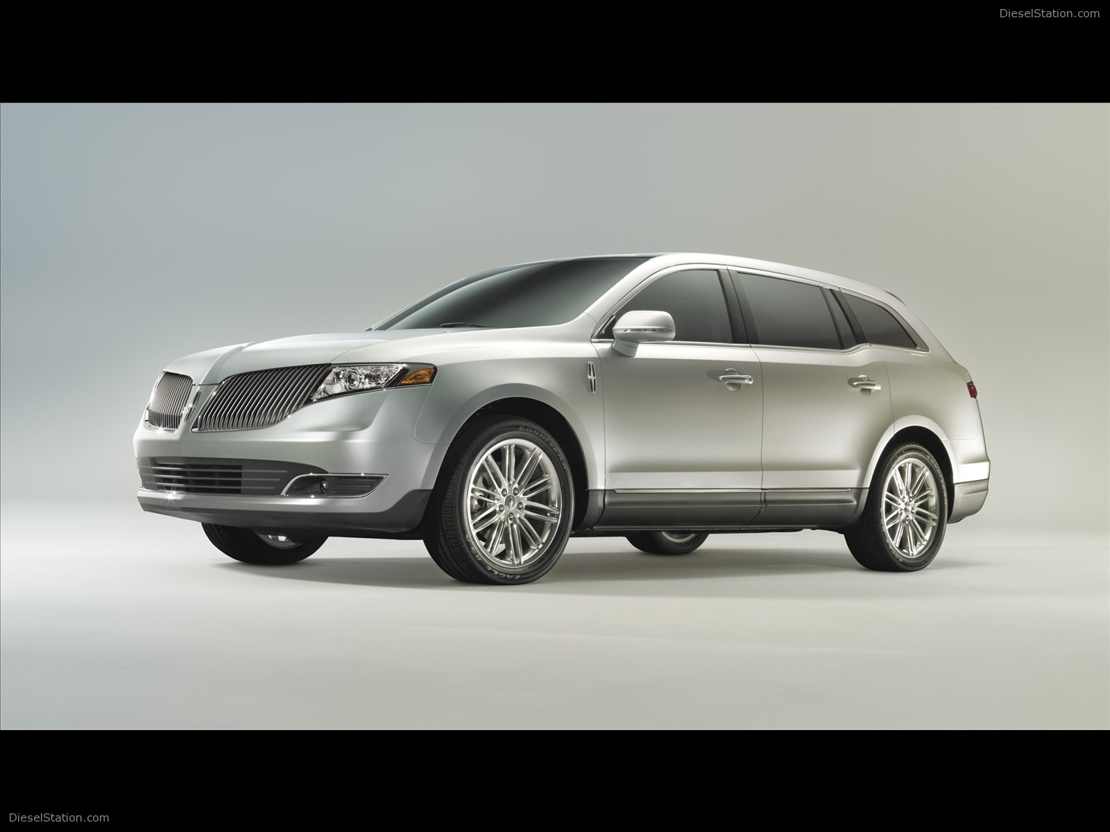 Lincoln MKT 2013