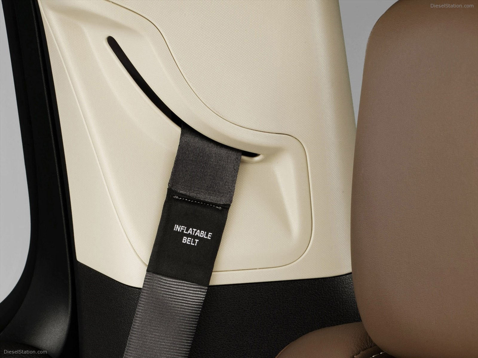 Lincoln MKT 2013