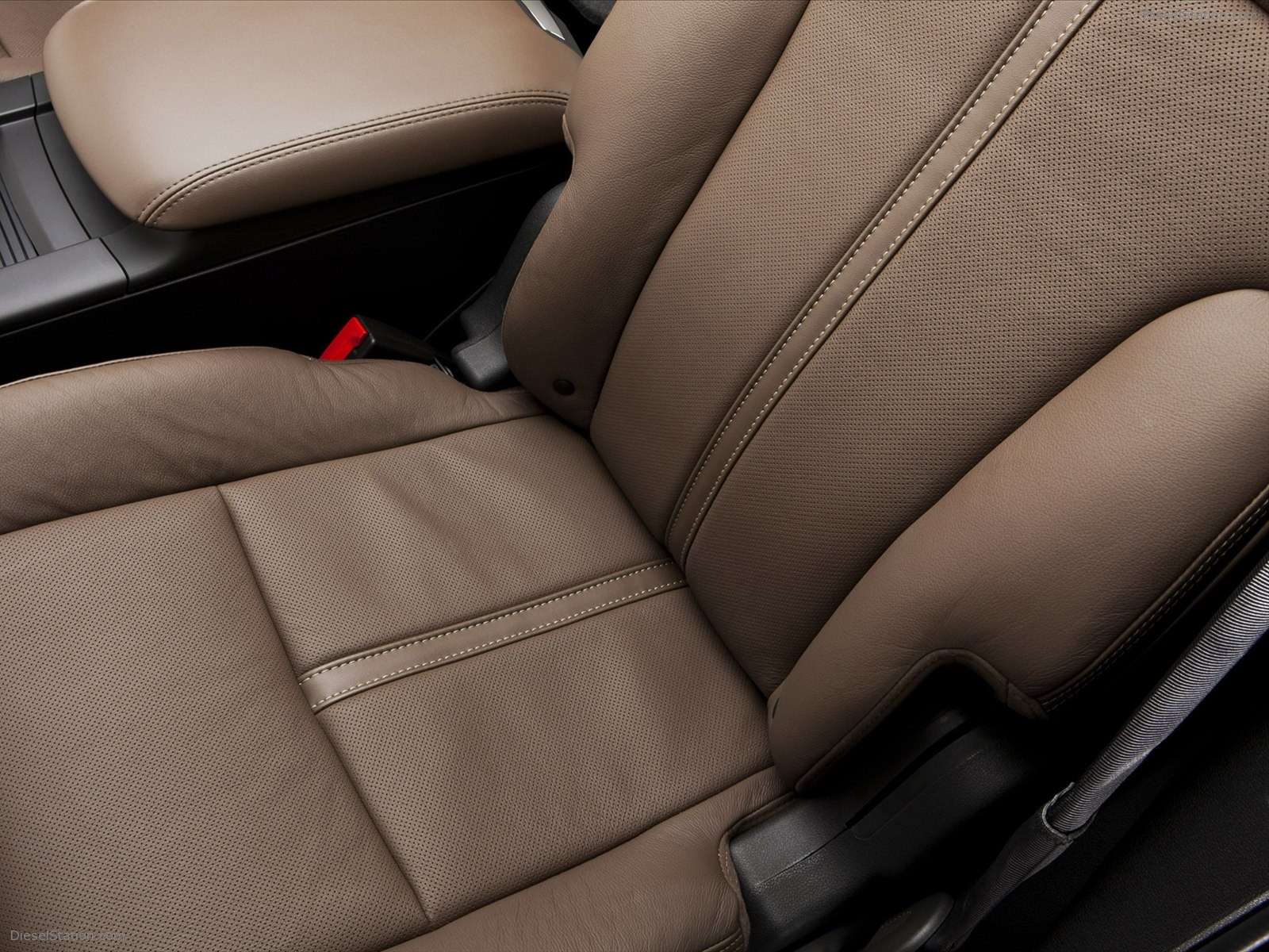 Lincoln MKT 2013