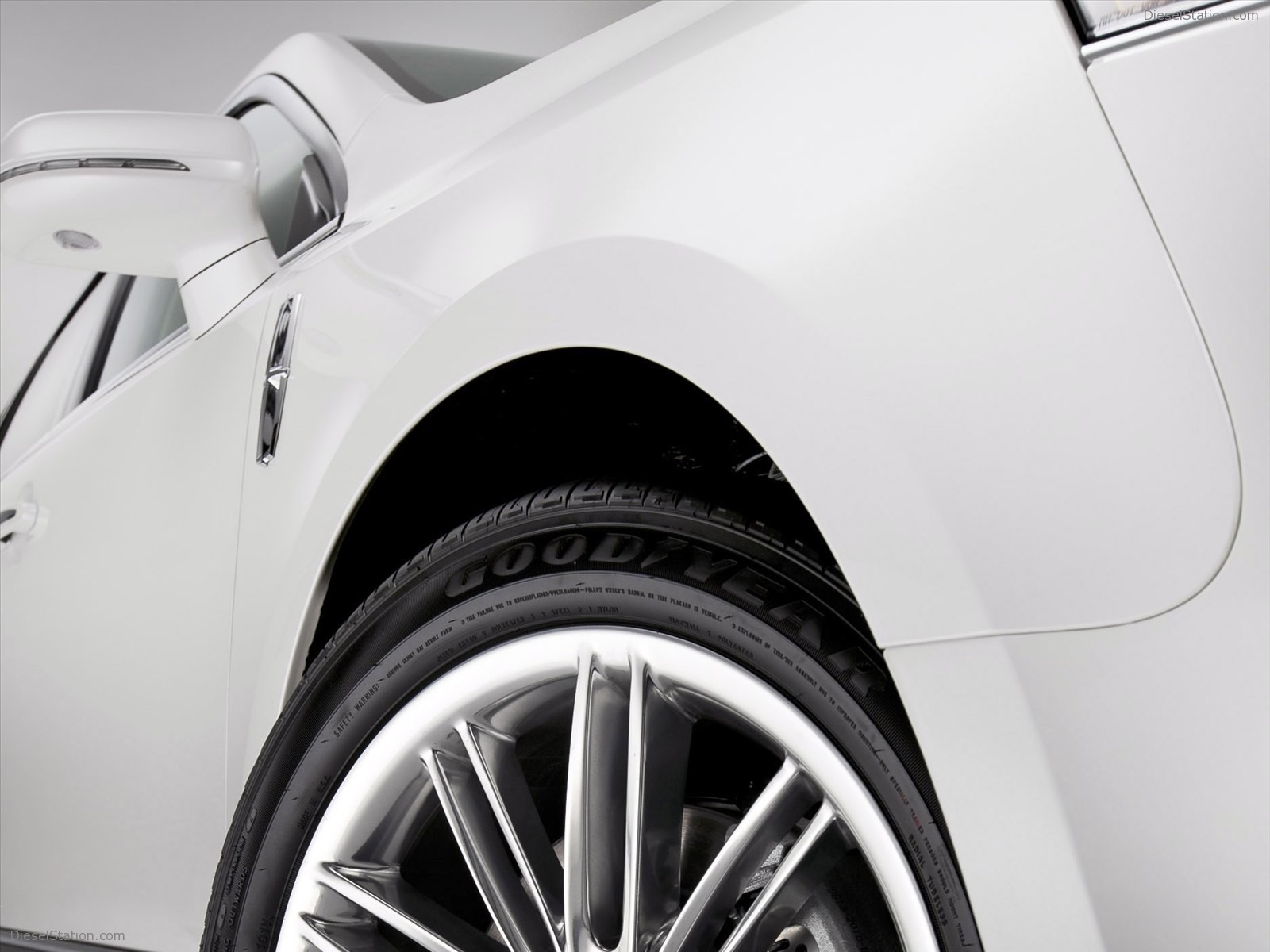 Lincoln MKT 2013