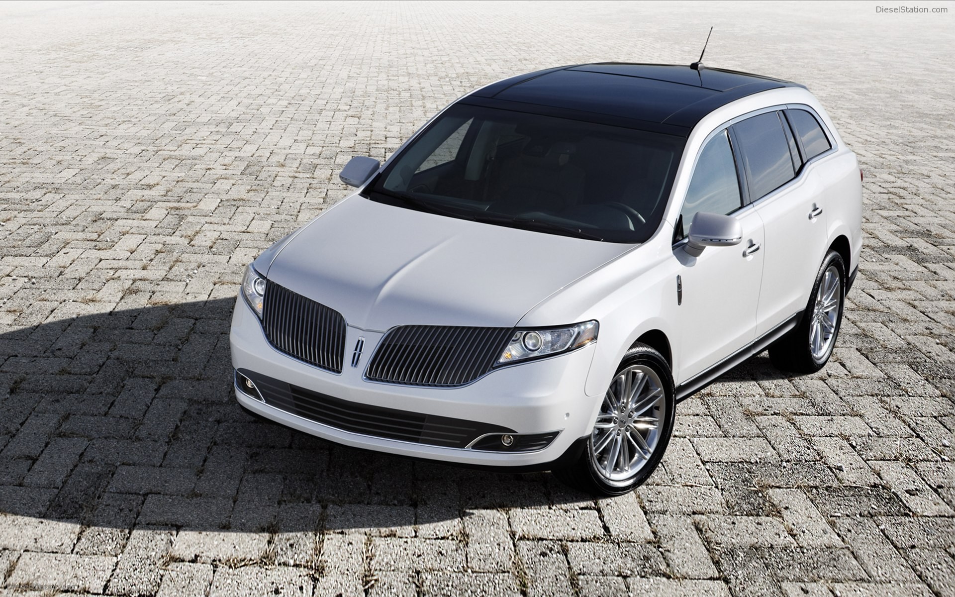 Lincoln MKT 2013