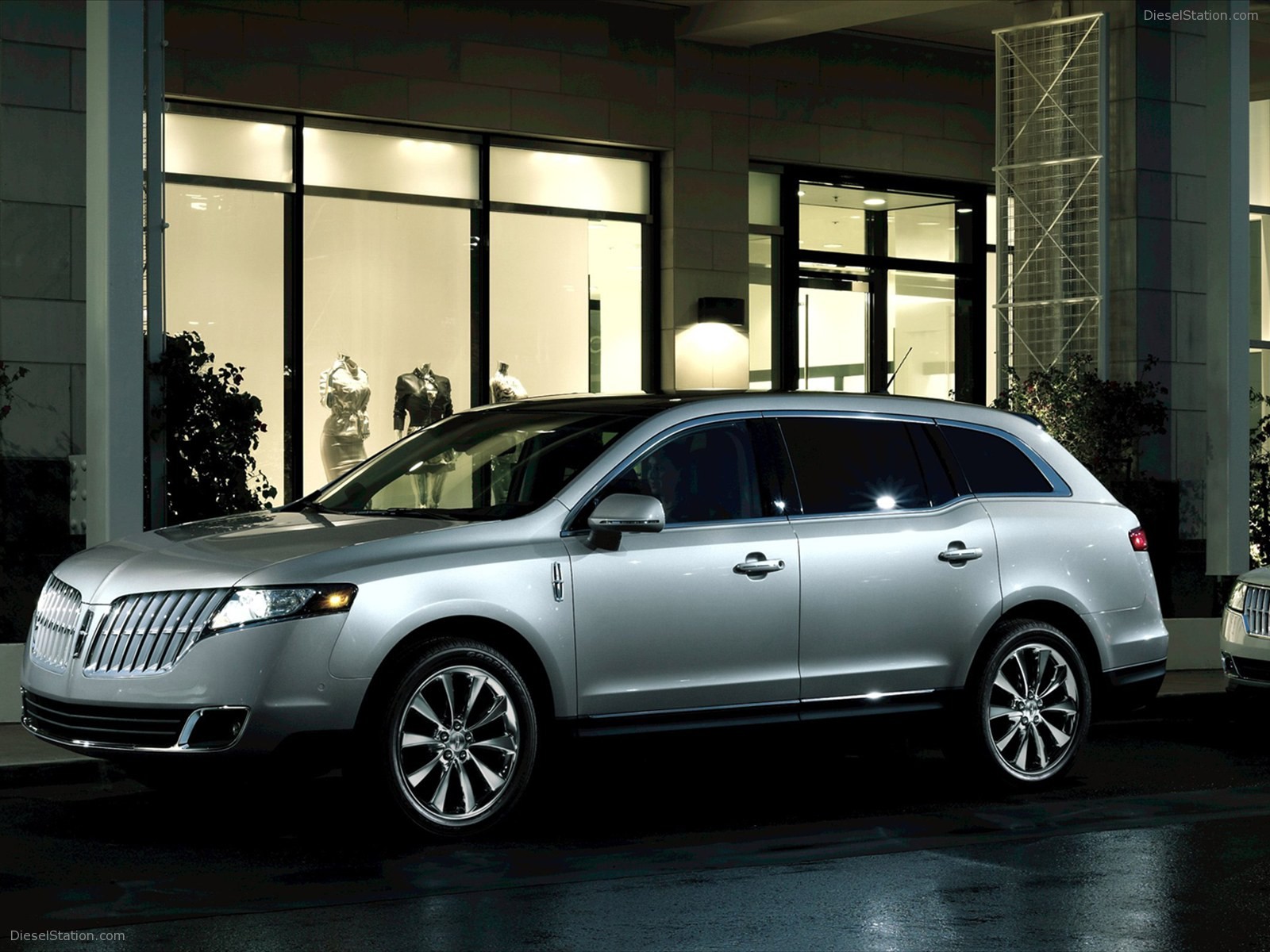 Lincoln MKT Town Car 2011