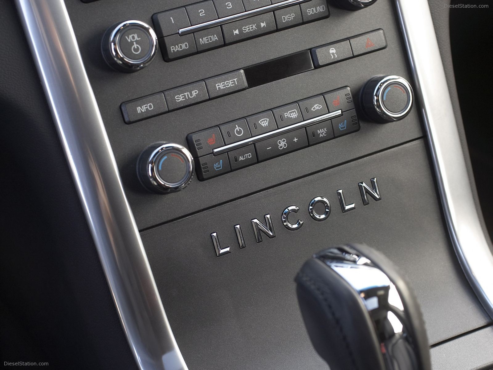 2009 Lincoln MKS Pictures