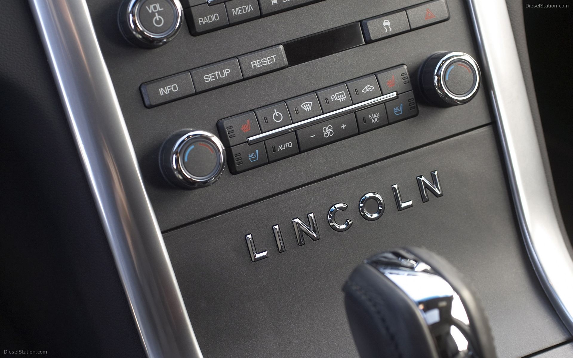 2009 Lincoln MKS Pictures