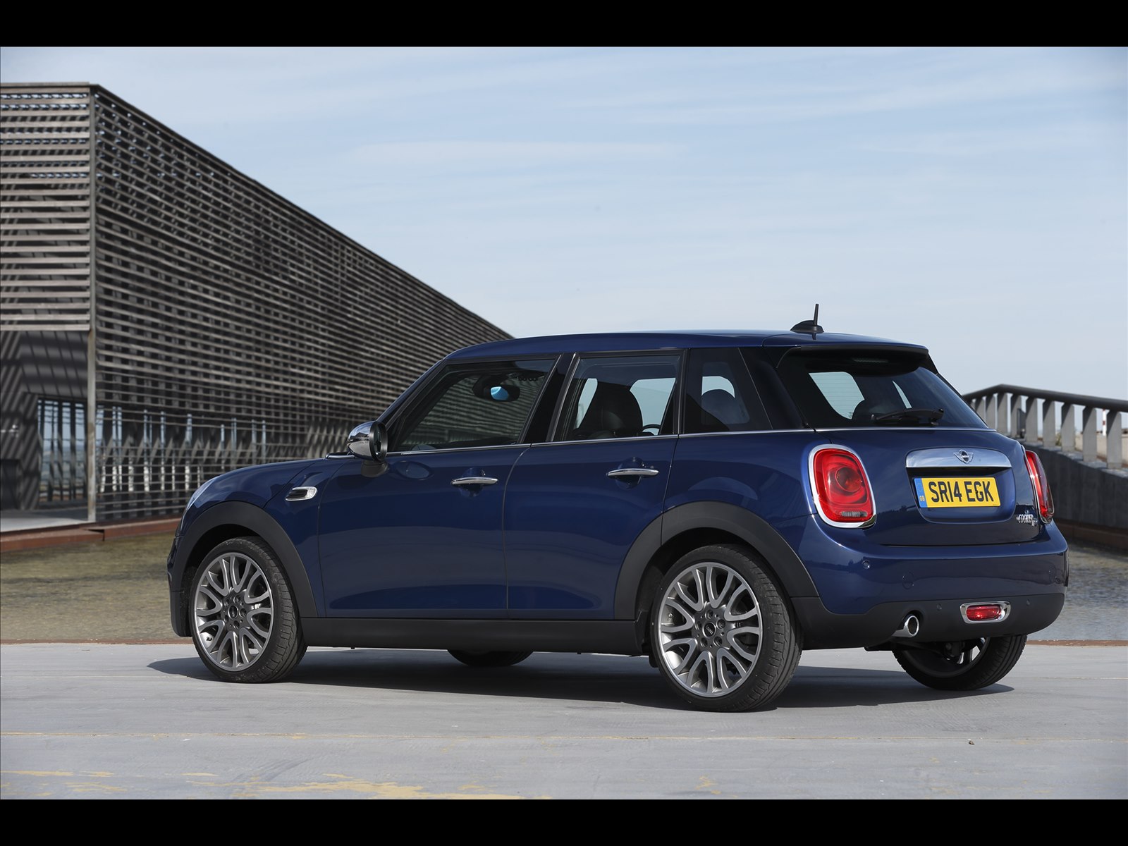 Mini Cooper 5-door 2015