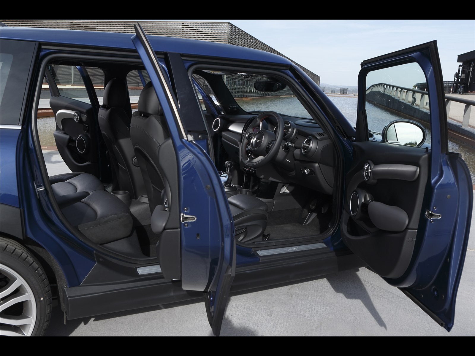 Mini Cooper 5-door 2015