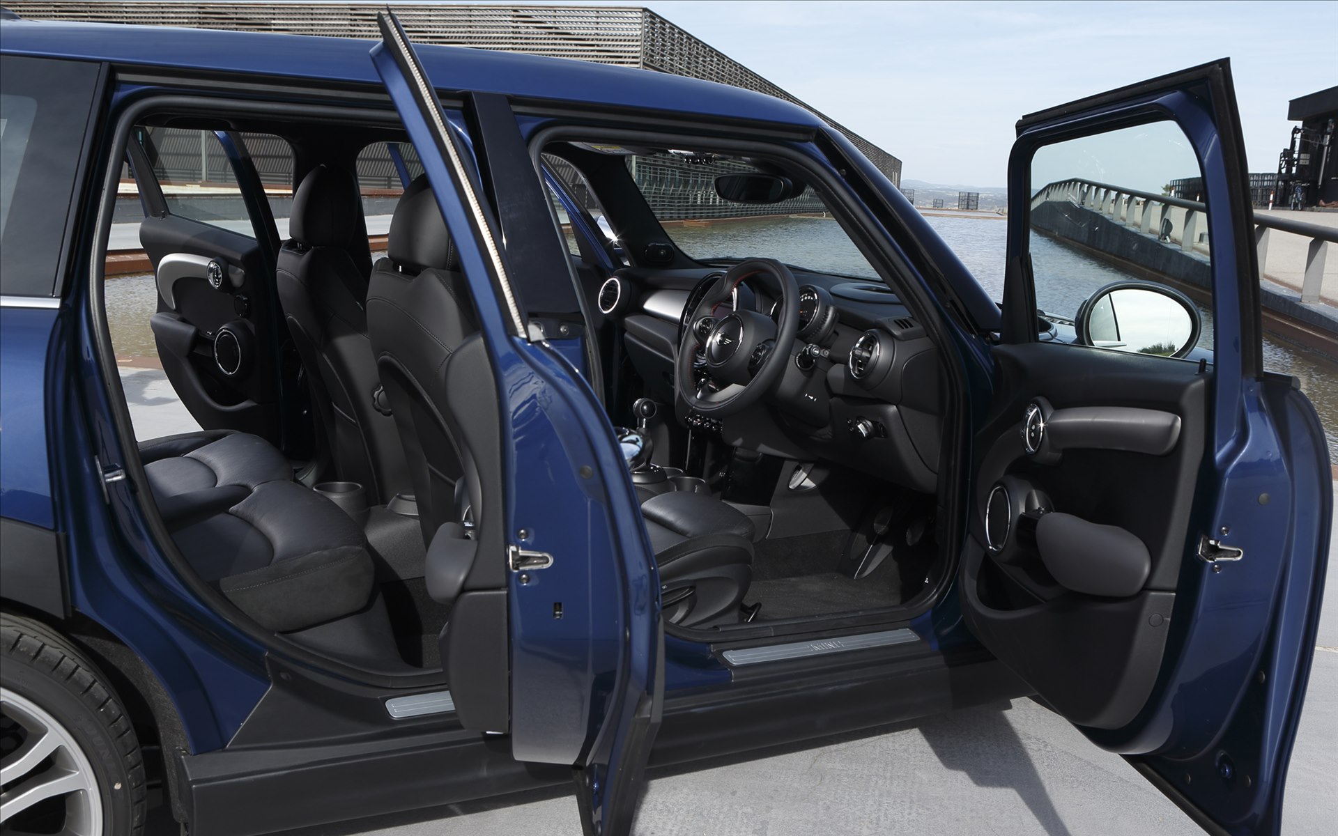 Mini Cooper 5-door 2015