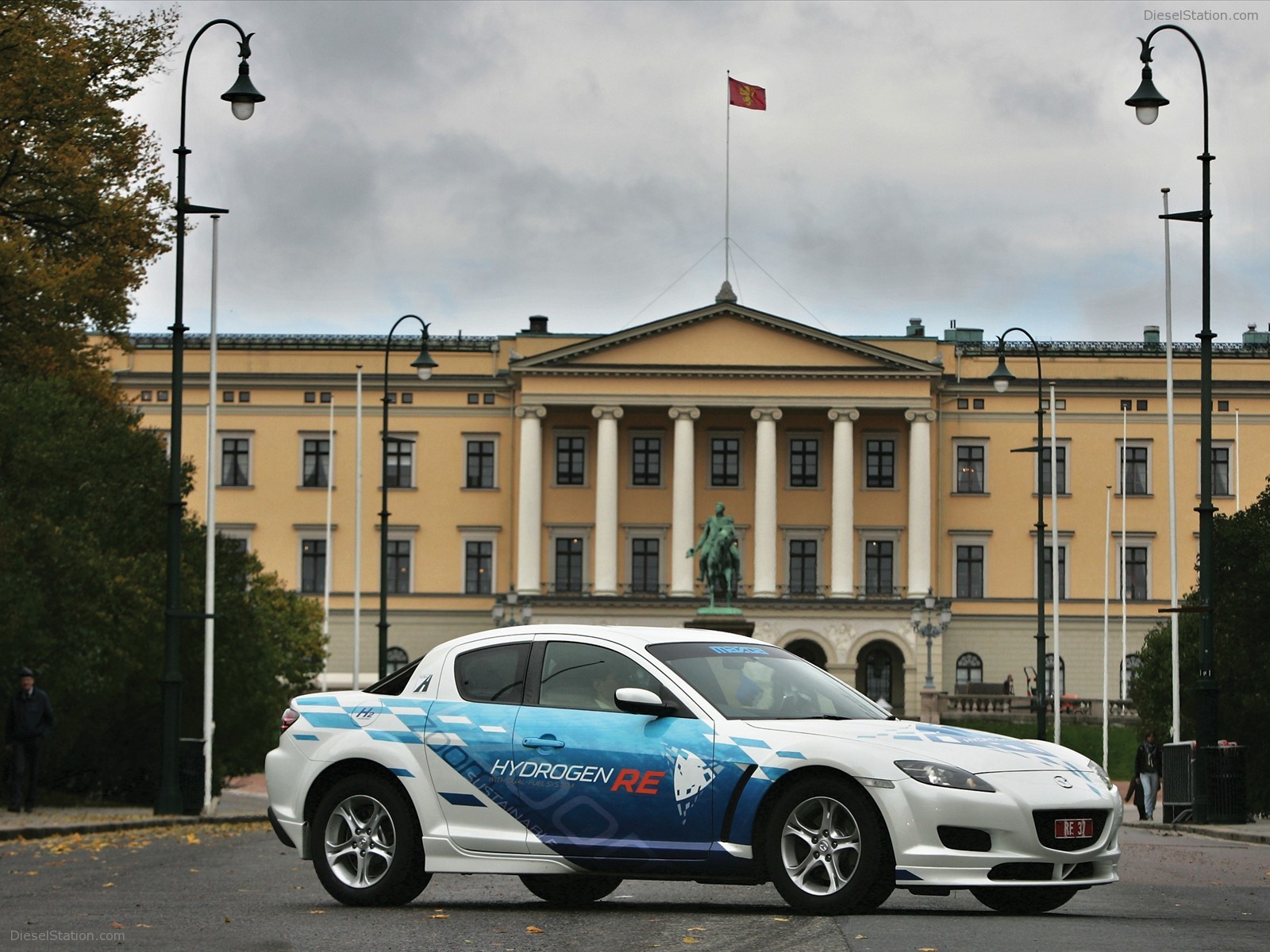MAZDA HYDROGEN ROTARY VEHICLE