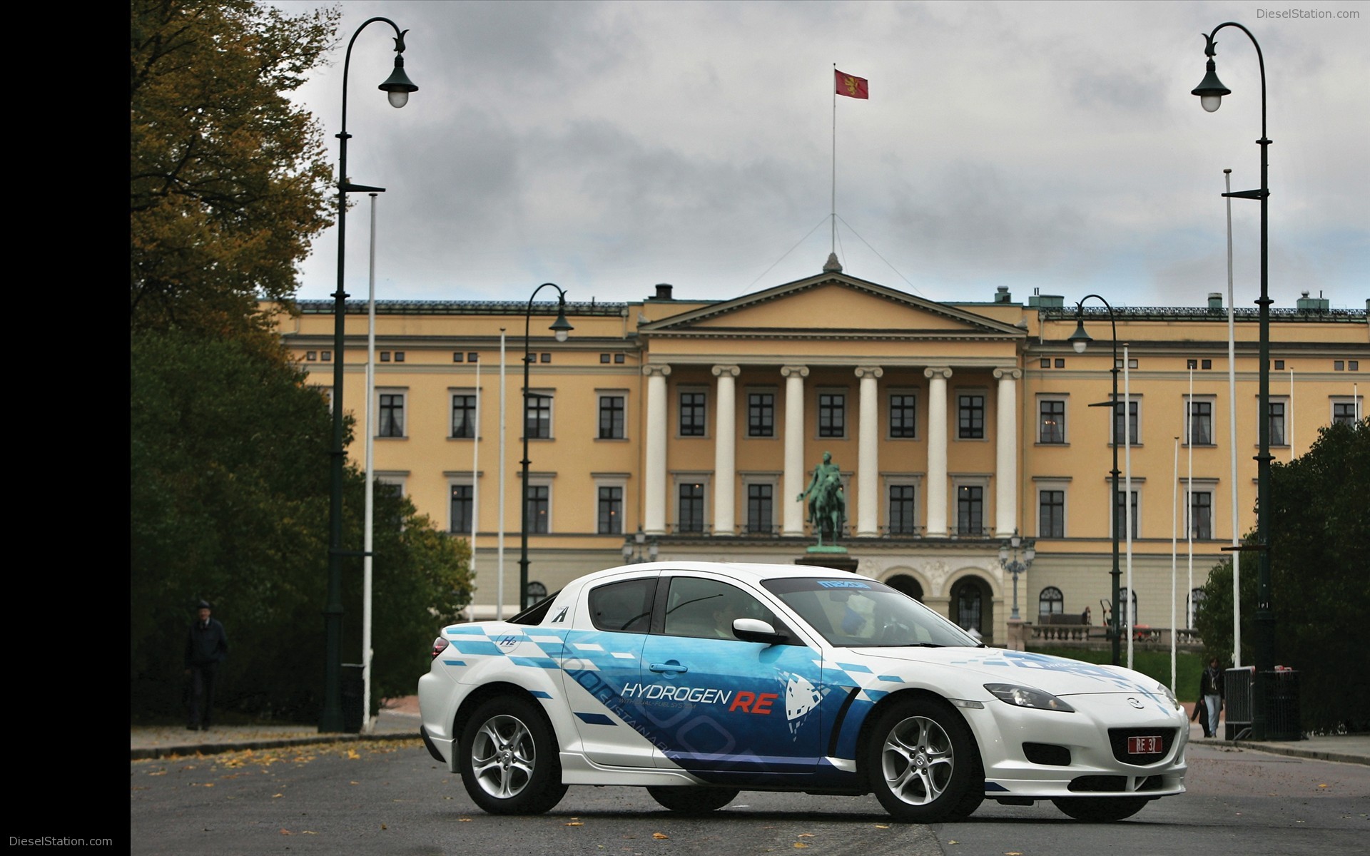 MAZDA HYDROGEN ROTARY VEHICLE