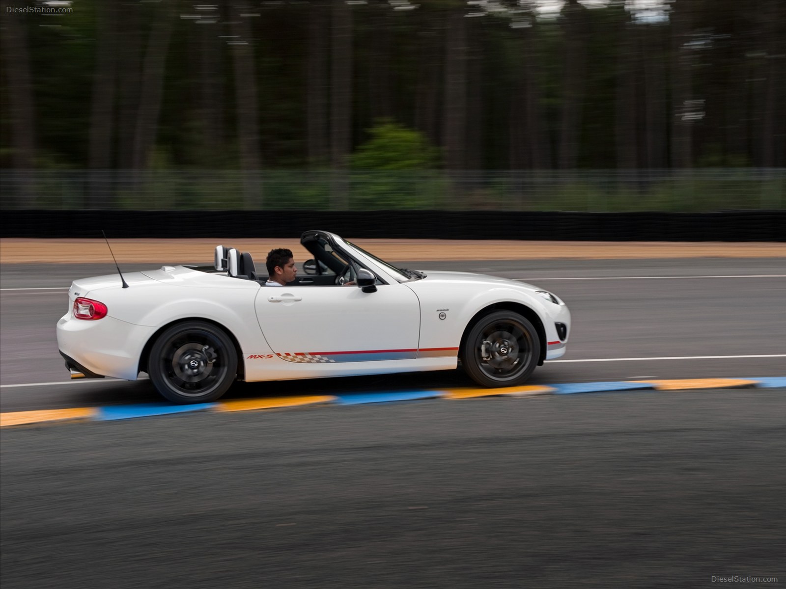 Mazda MX 5 Kuro Special Edition 2012
