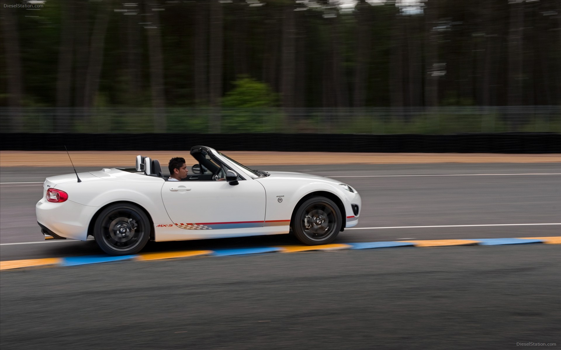 Mazda MX 5 Kuro Special Edition 2012