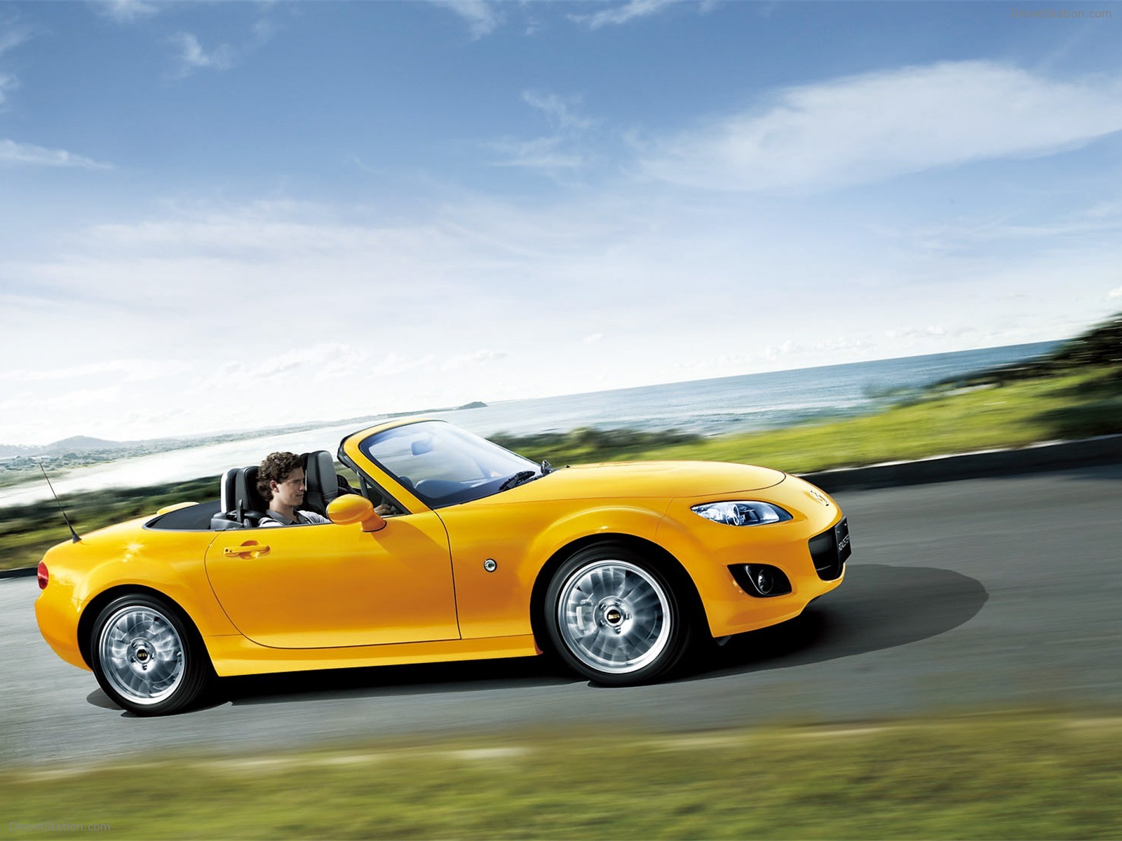 Mazda Roadster RS (MX-5) Launched in Japan
