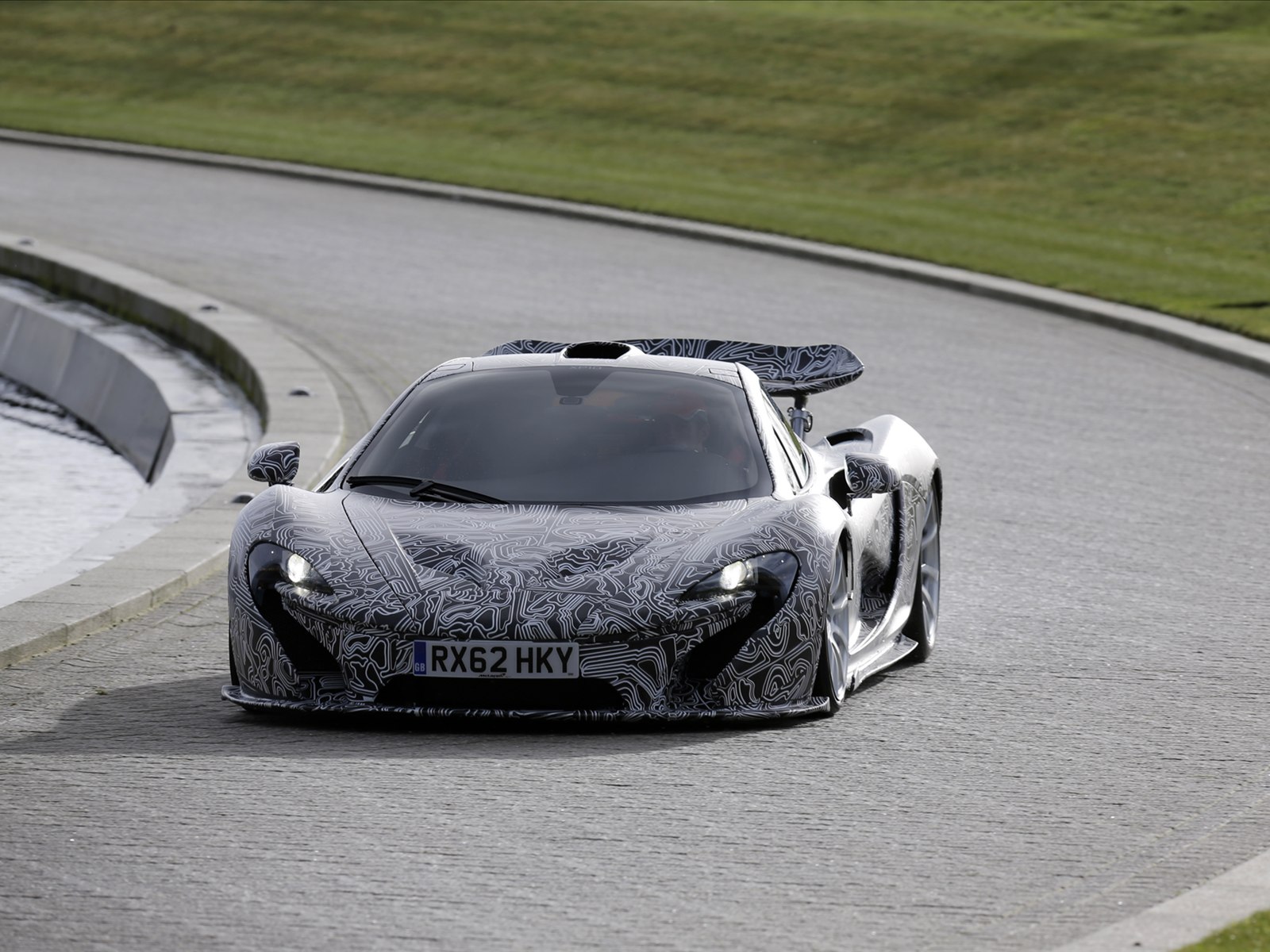 McLaren P1 2014
