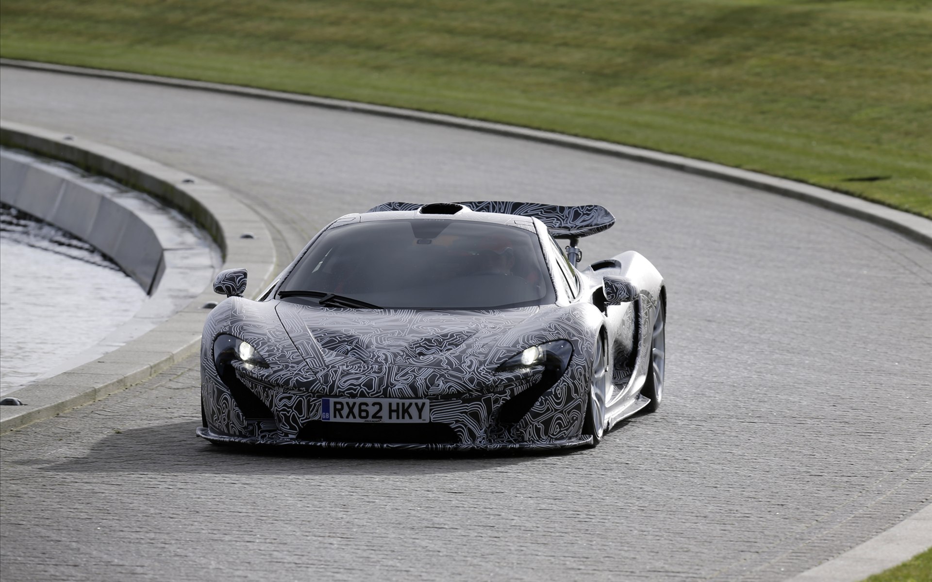 McLaren P1 2014
