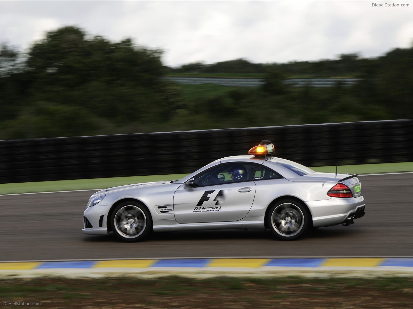 2009 Mercedes Benz SL63 AMG F1 Safety Car 2009 Mercedes Benz SL63 AMG F1 Safety Car