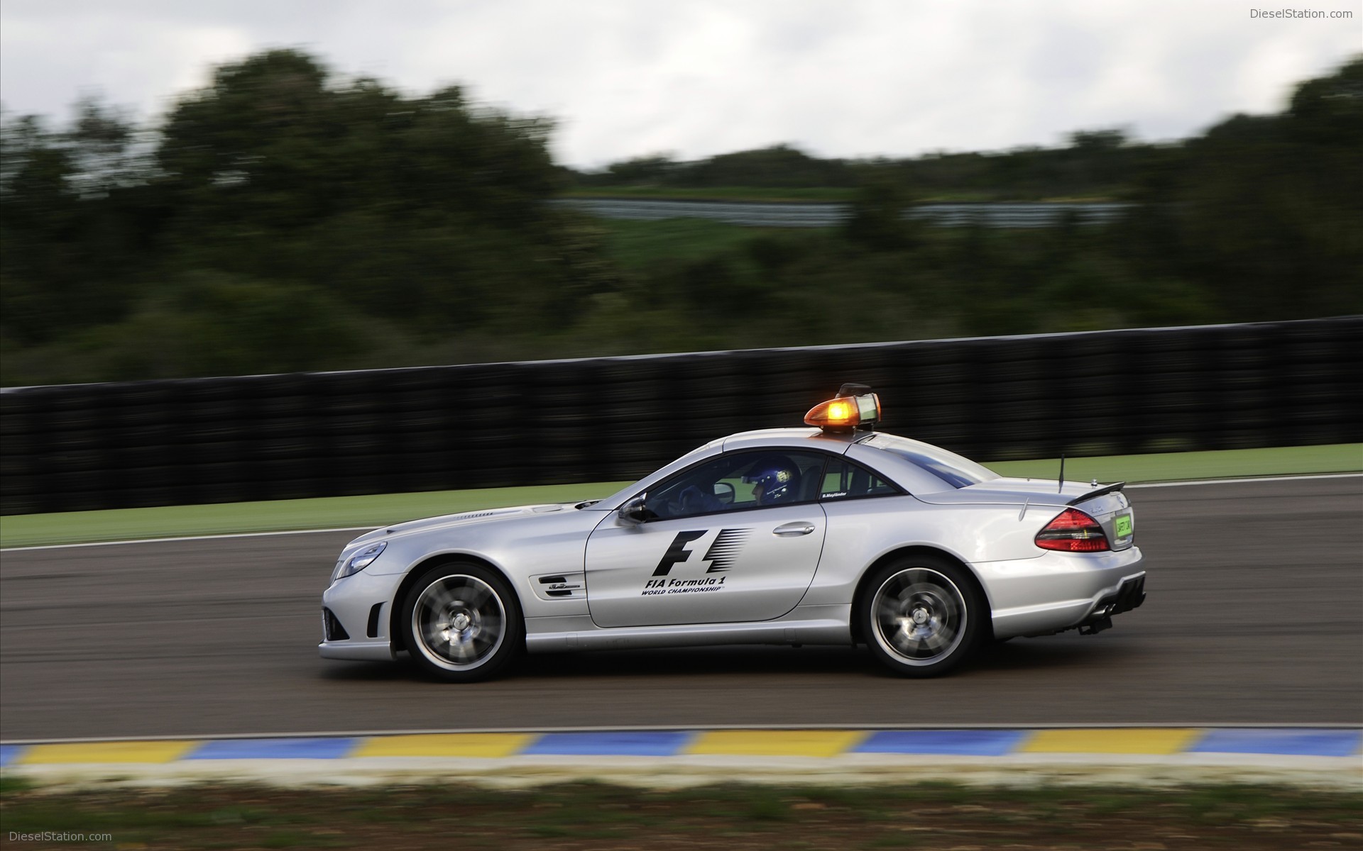 2009 Mercedes Benz SL63 AMG F1 Safety Car 2009 Mercedes Benz SL63 AMG F1 Safety Car