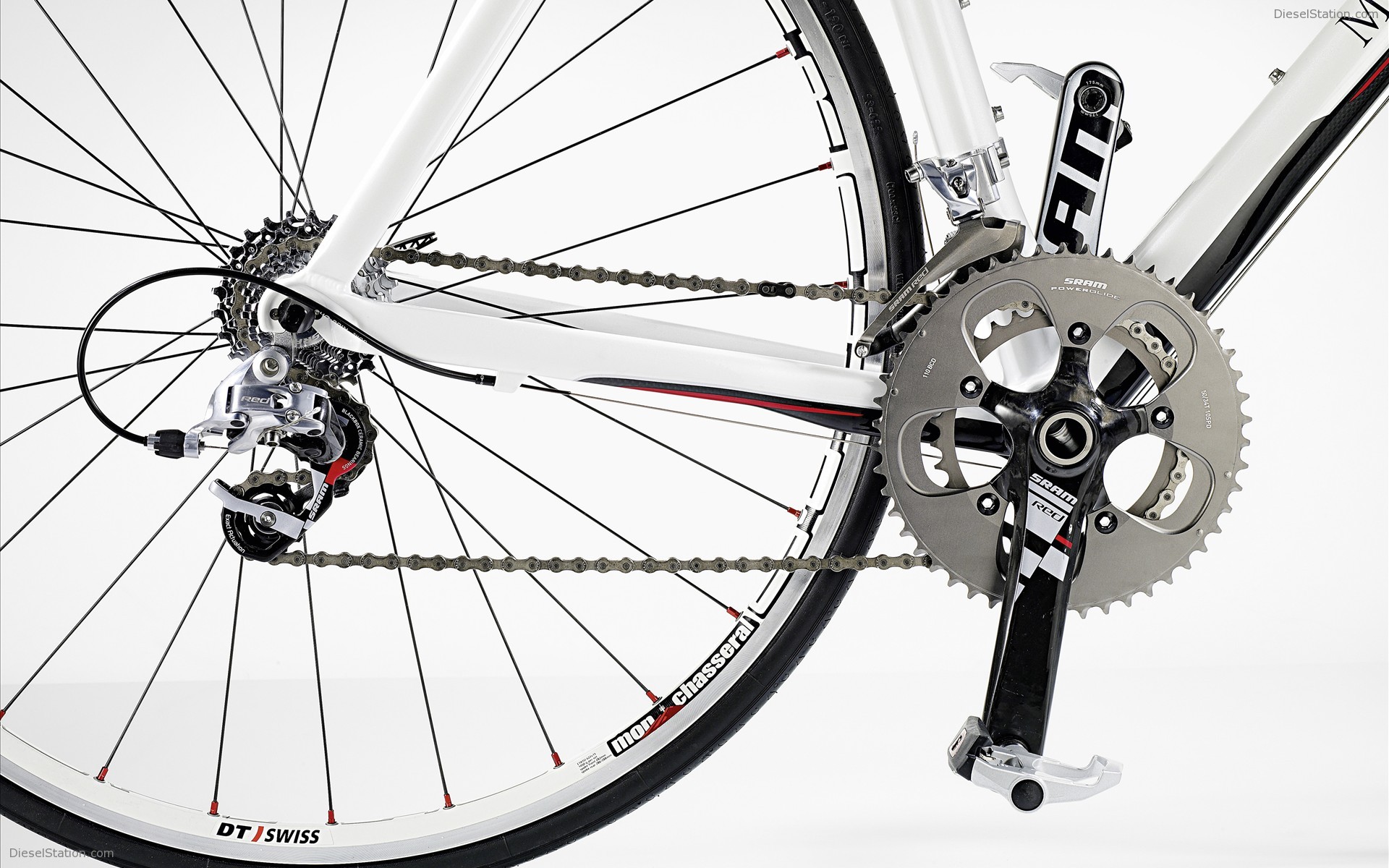 Mercedes introduces new range of bicycles
