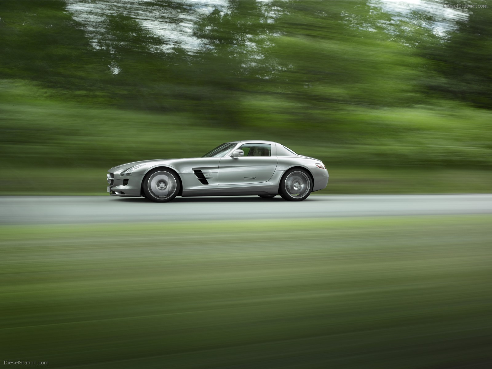 2011 Mercedes Benz SLS AMG in Depth