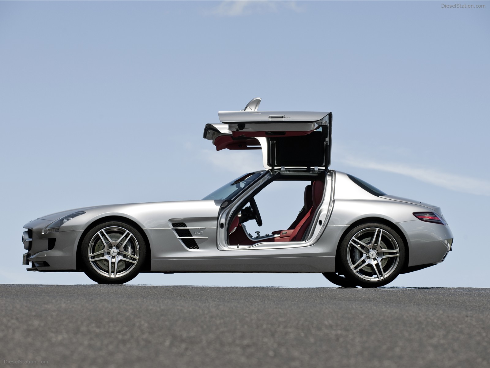 2011 Mercedes Benz SLS AMG in Depth