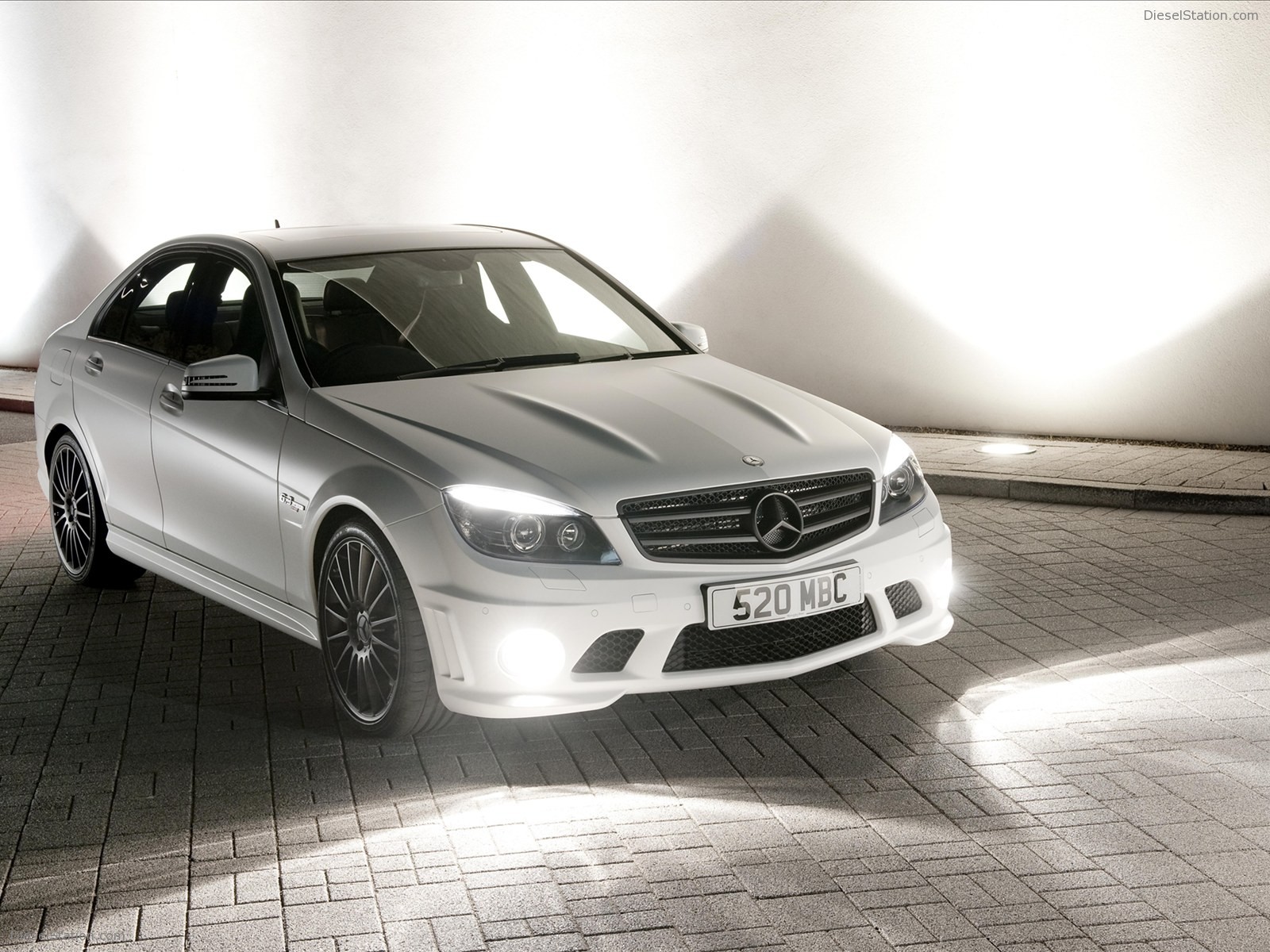 Mercedes C-Class DR 520 2011