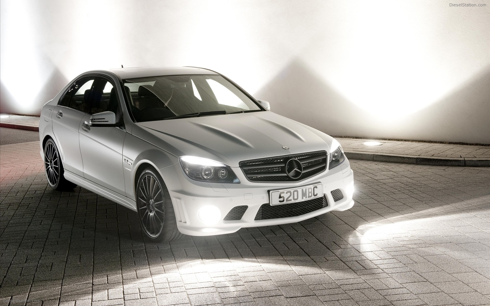 Mercedes C-Class DR 520 2011
