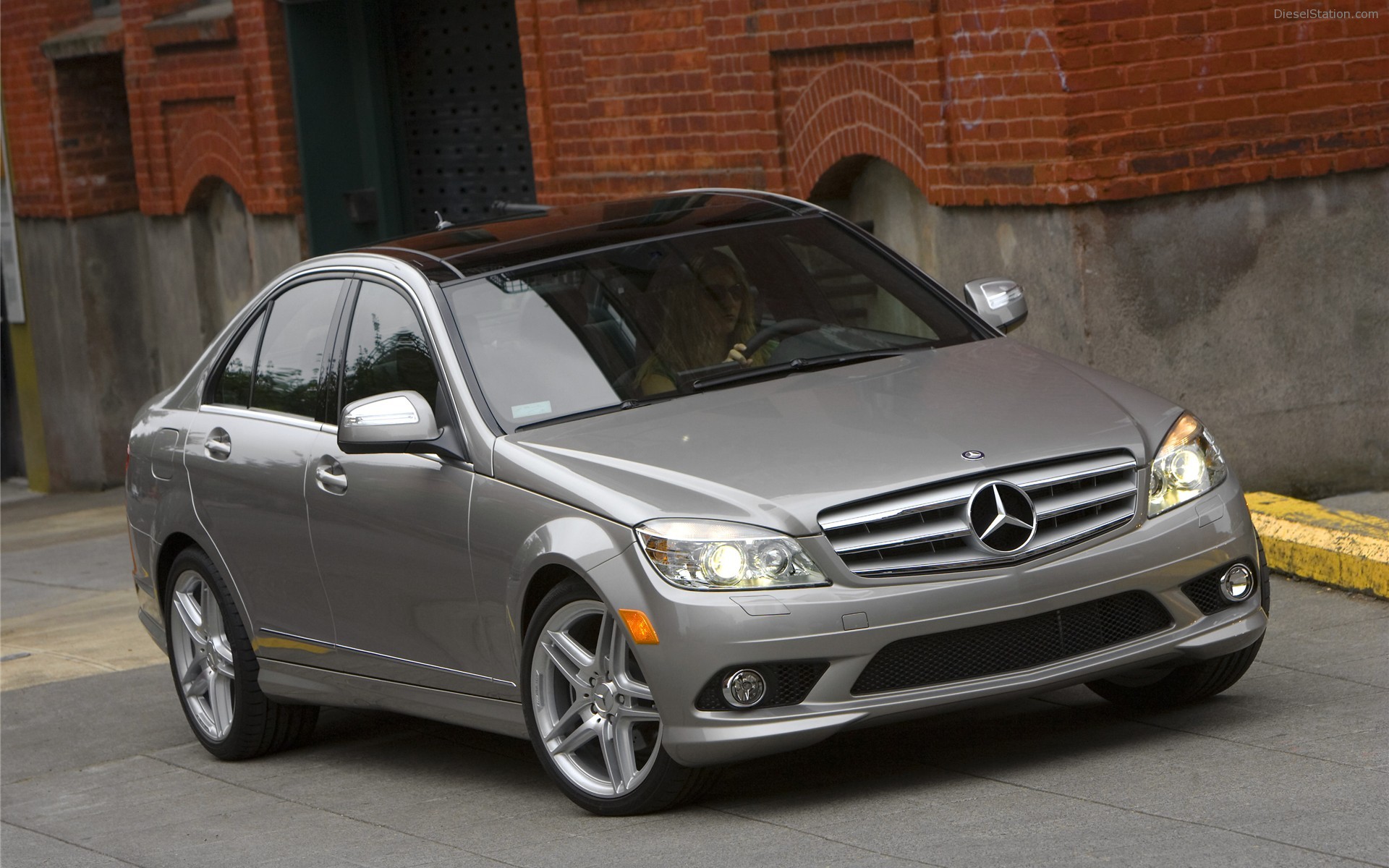 MERCEDES-BENZ C-CLASS ENHANCED FOR 2009 