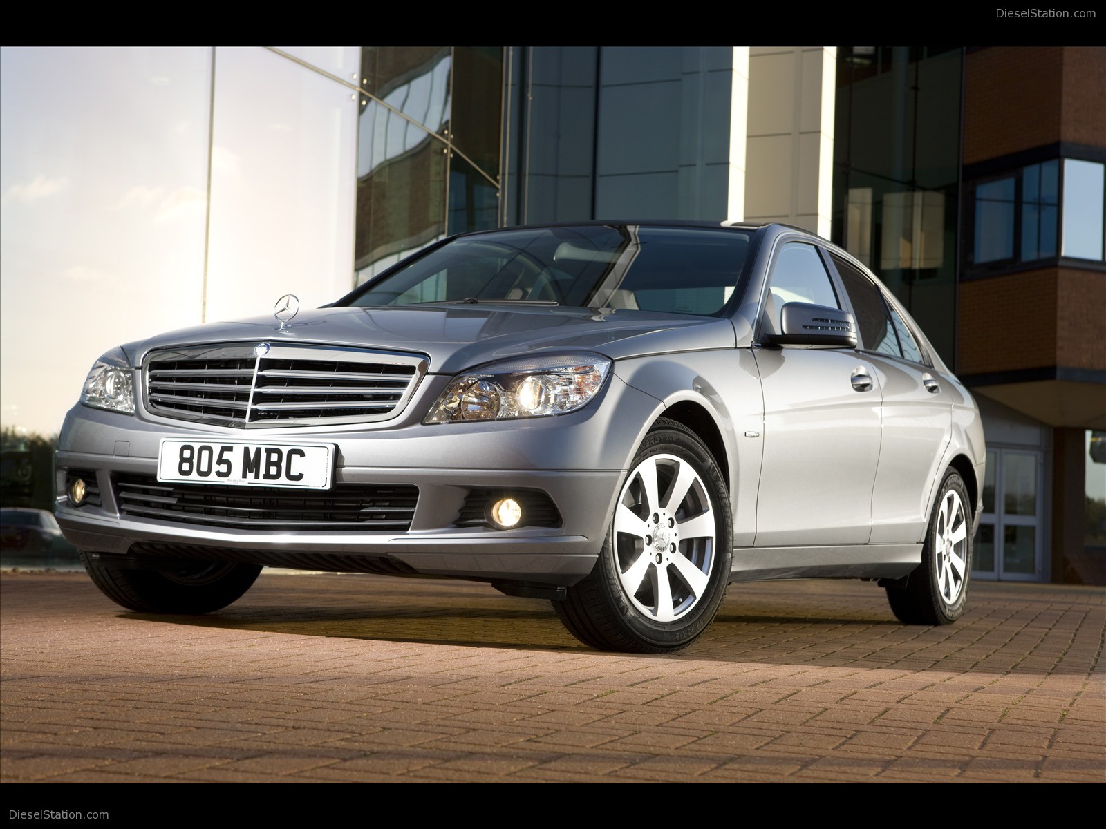 Mercedes-Benz C 180 KOMPRESSOR BlueEFFICIENCY Mercedes-Benz C 180 KOMPRESSOR BlueEFFICIENCY