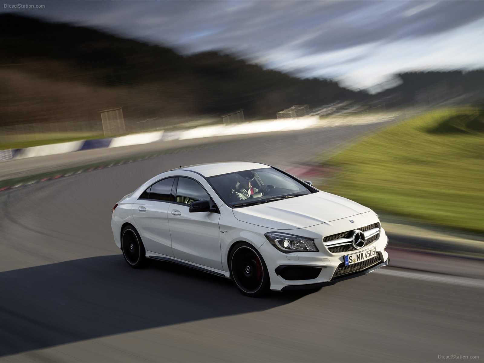 Mercedes-Benz CLA45 AMG 2014