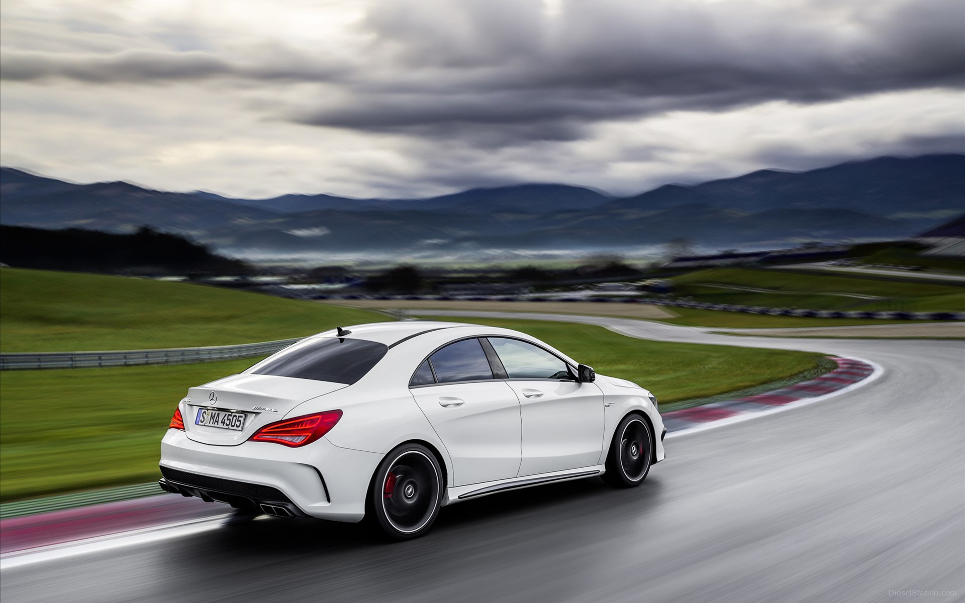 Mercedes-Benz CLA45 AMG 2014