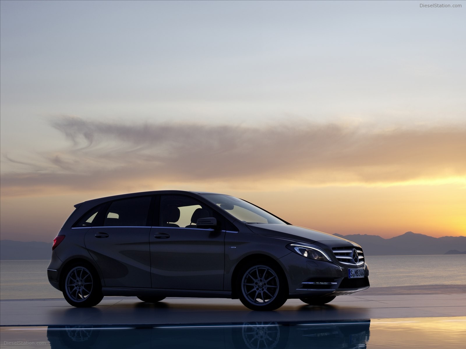 Mercedes Benz Compact Sports Tourer The New B Class 2012 Mercedes Benz Compact Sports Tourer The New B Class 2012