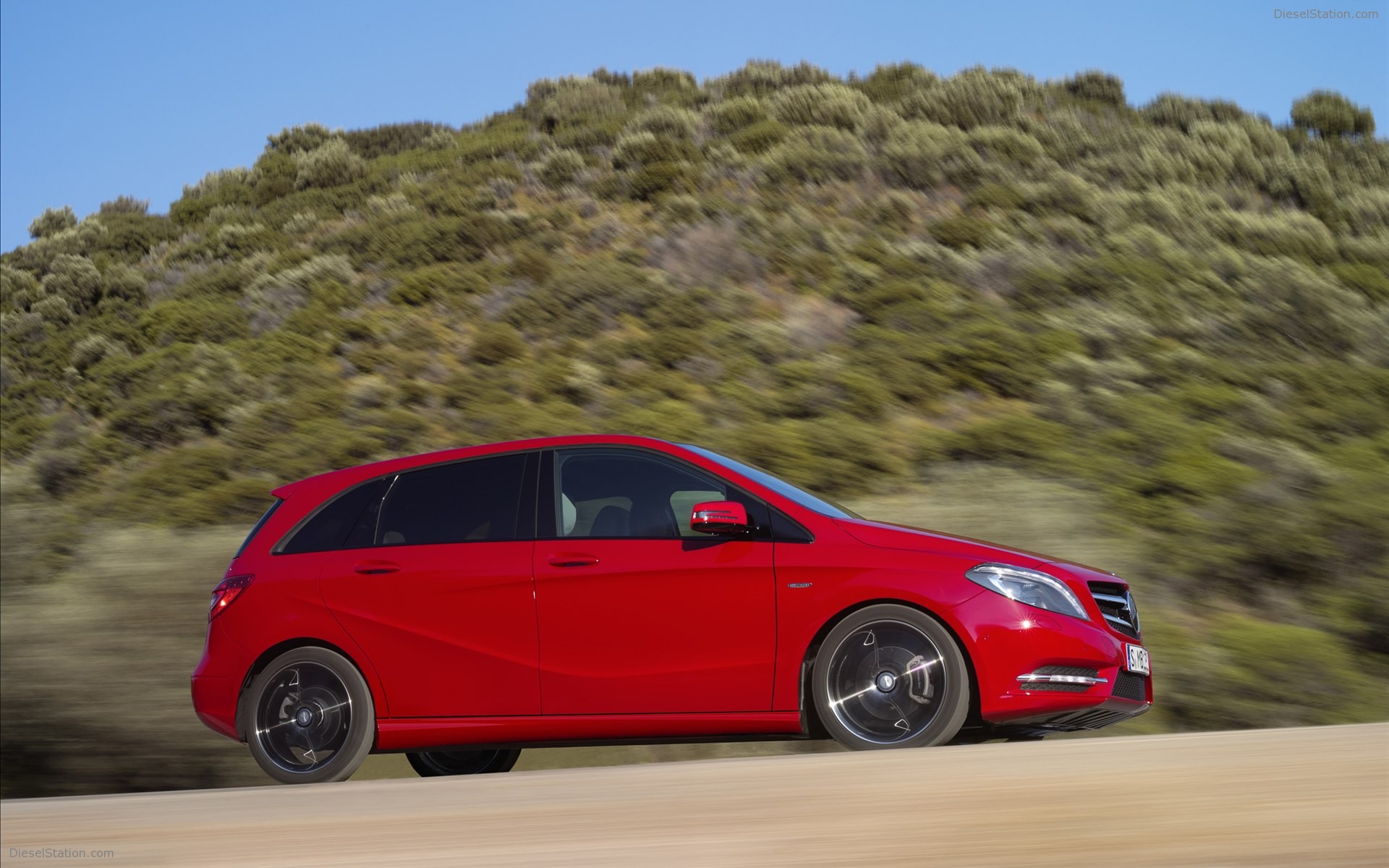 Mercedes Benz Compact Sports Tourer The New B Class 2012 Mercedes Benz Compact Sports Tourer The New B Class 2012