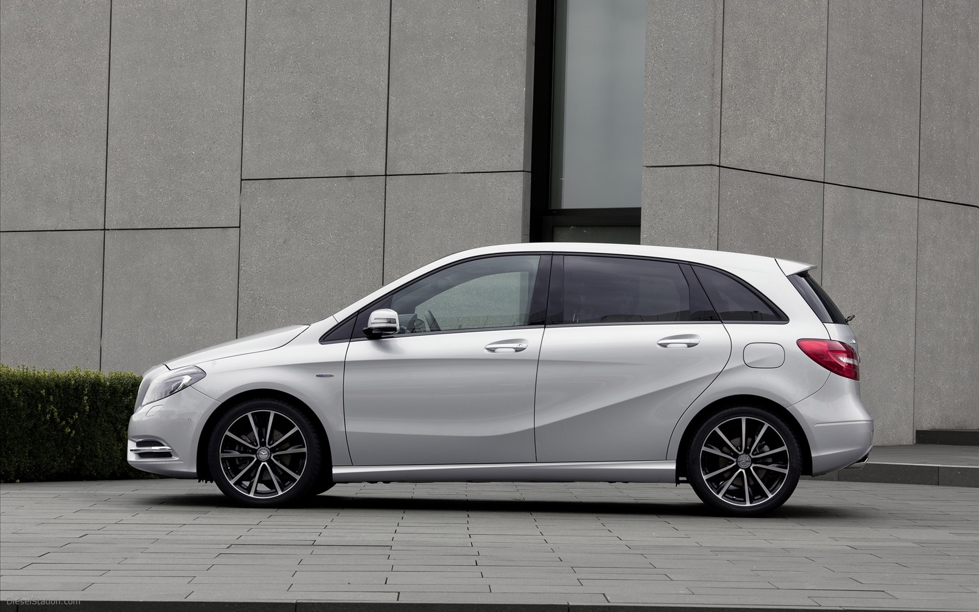 Mercedes Benz Compact Sports Tourer The New B Class 2012 Mercedes Benz Compact Sports Tourer The New B Class 2012