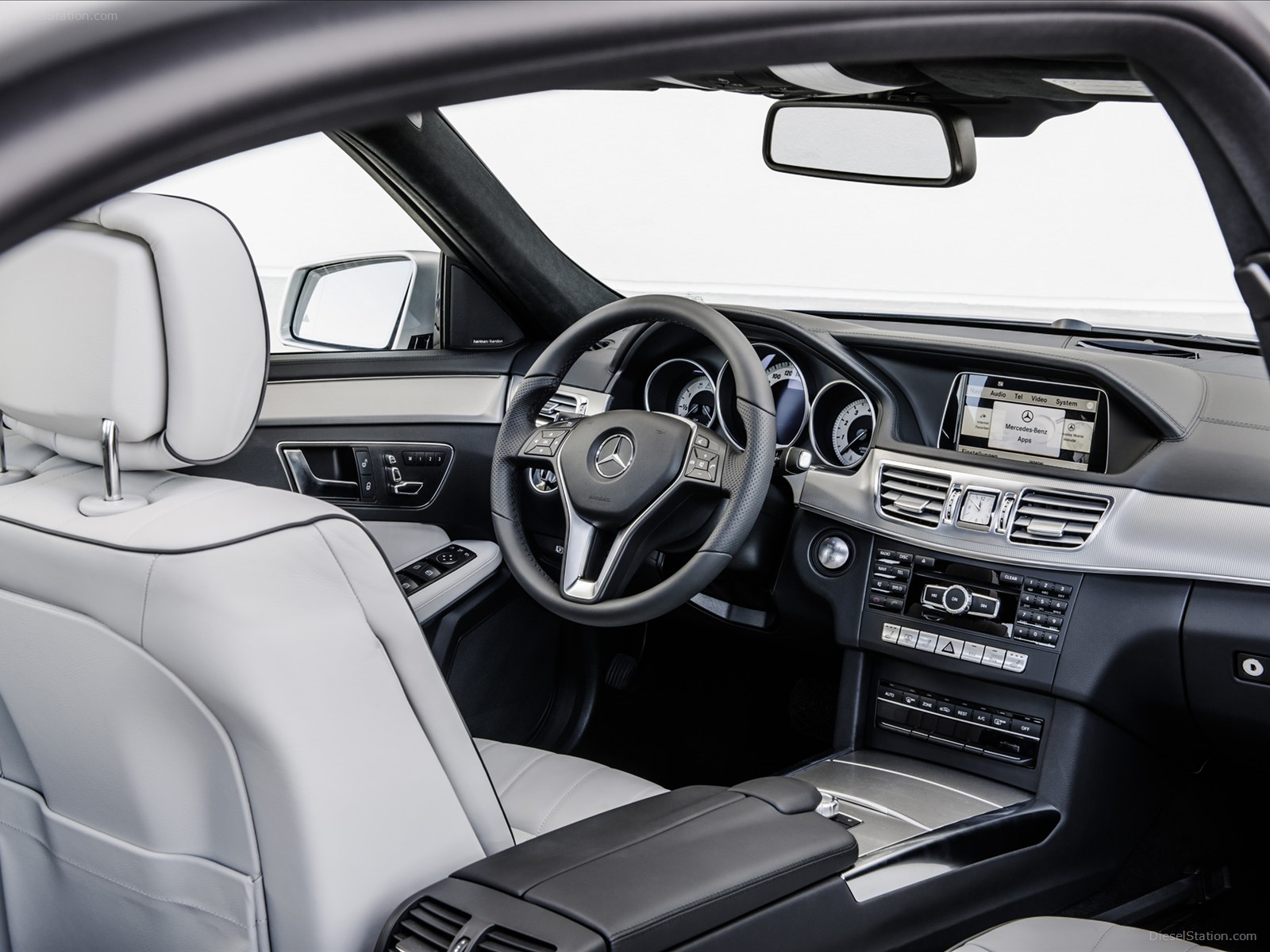 Mercedes Benz E-Class Sedan 2014