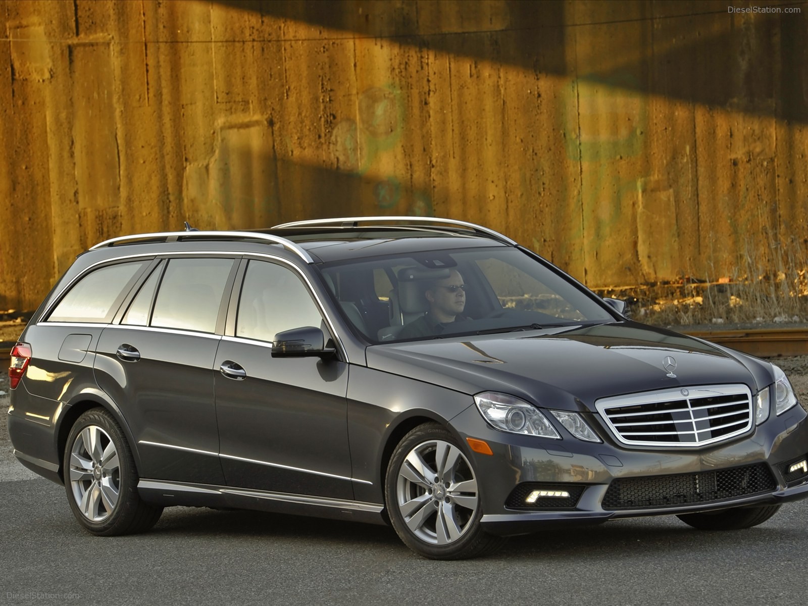 Mercedes-Benz E350 4MATIC Wagon 2011
