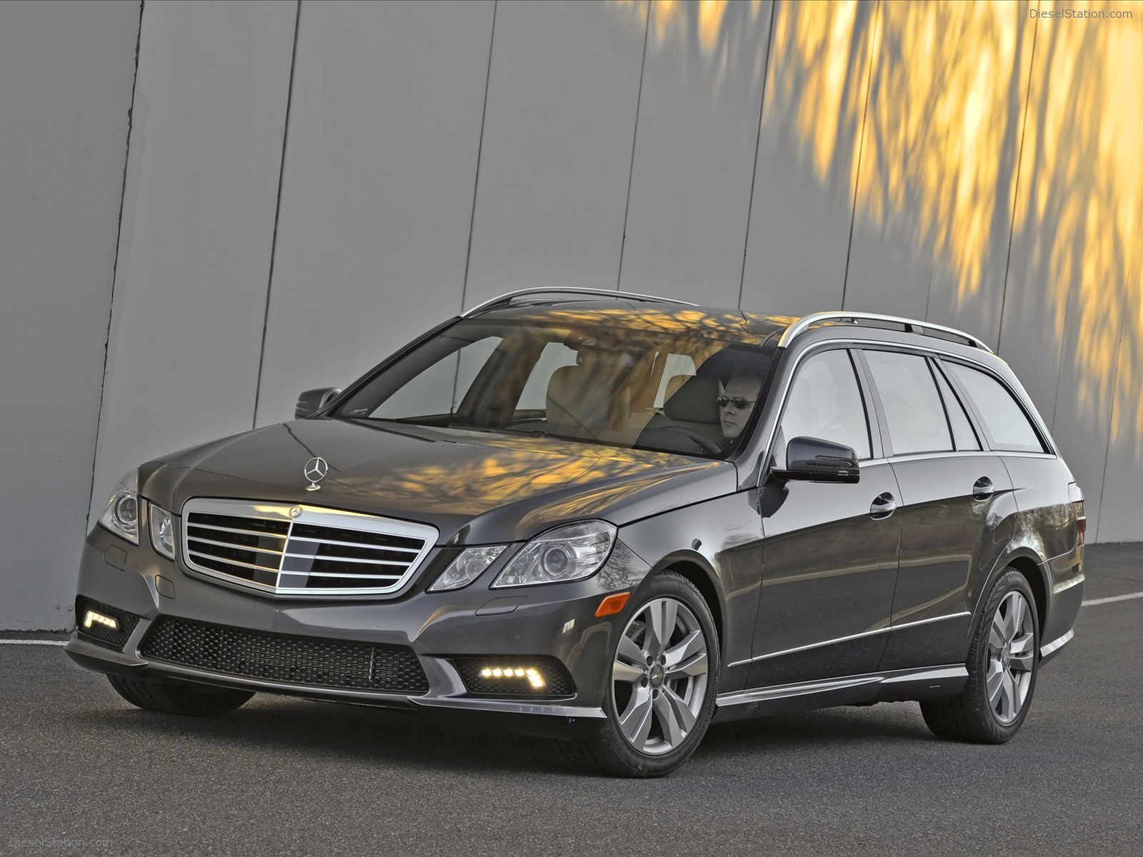 Mercedes-Benz E350 4MATIC Wagon 2011