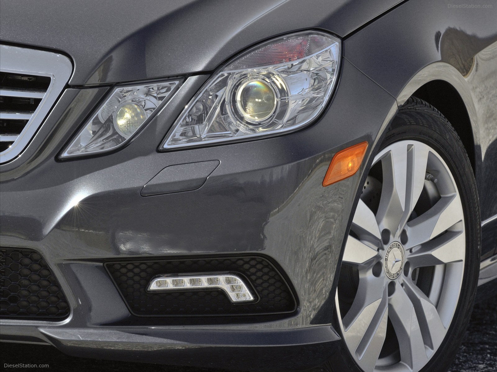 Mercedes-Benz E350 4MATIC Wagon 2011